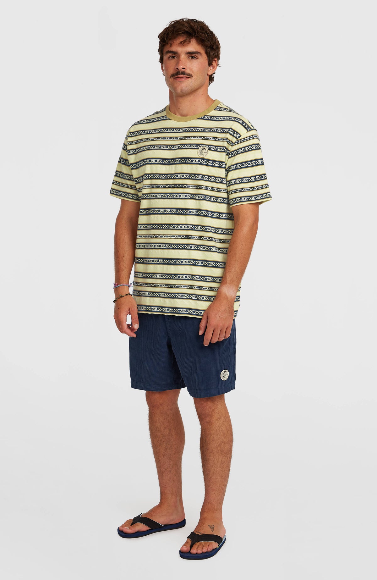 O'Neill O'Riginals Cord-Shorts für Herren, blau, Vorderansicht getragen am Model