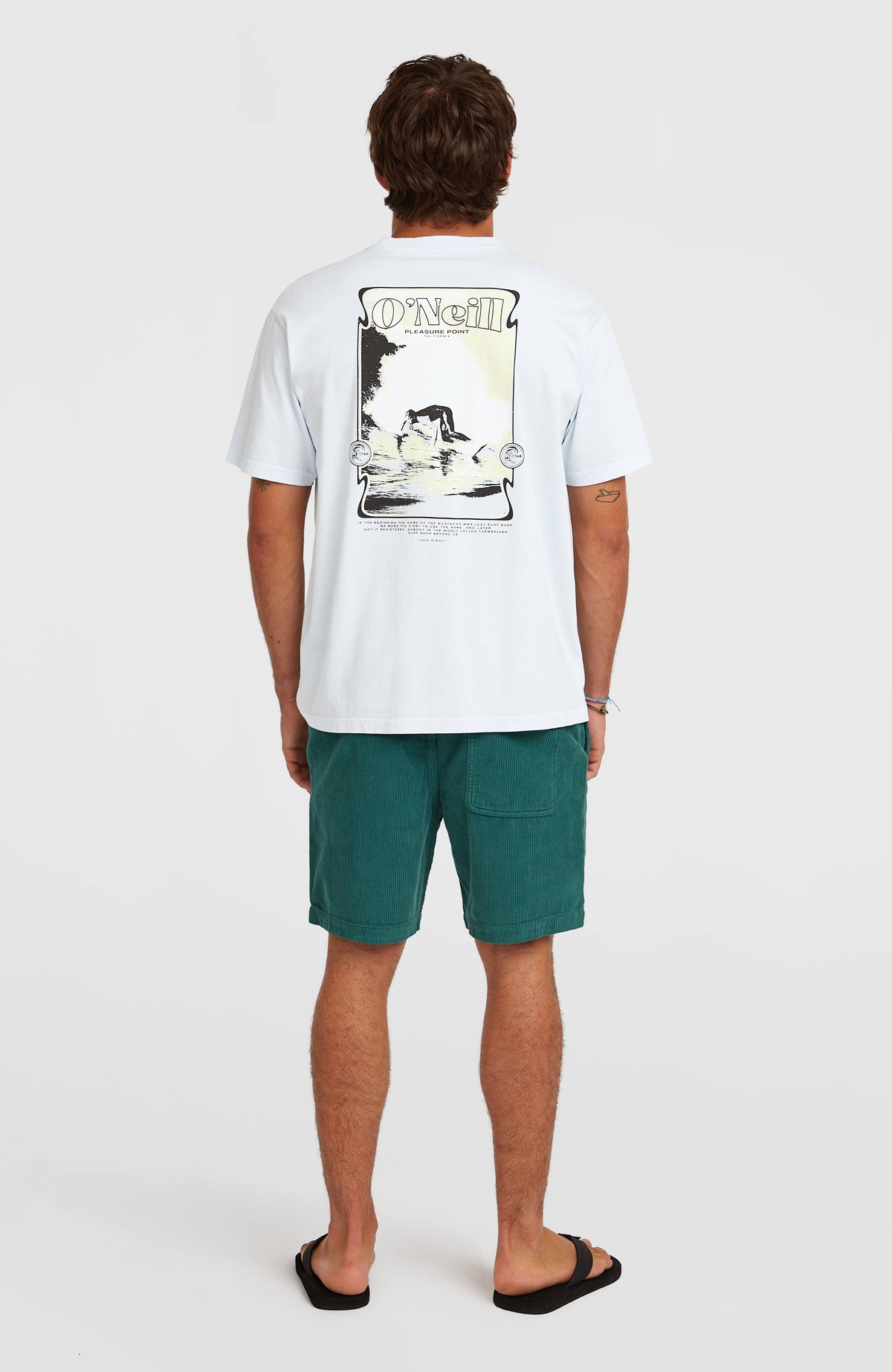 O'Riginals Cord-Shorts für Herren, grün, Rückansicht am Model mit aufgesetzter Gesäßtasche