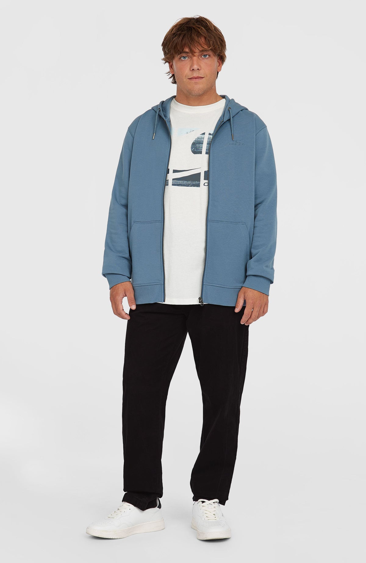 Small Logo Kapuzenjacke mit Reißverschluss für Herren, blau, offener Reißverschluss am Model