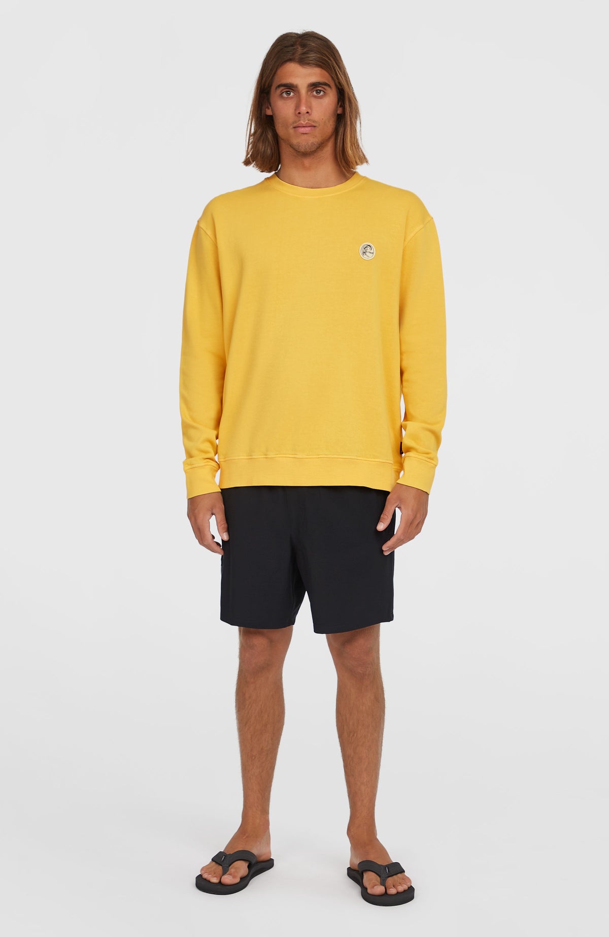 O'Riginals Crew Sweatshirt für Herren, gelb, Ganzkörperansicht von vorne am Model