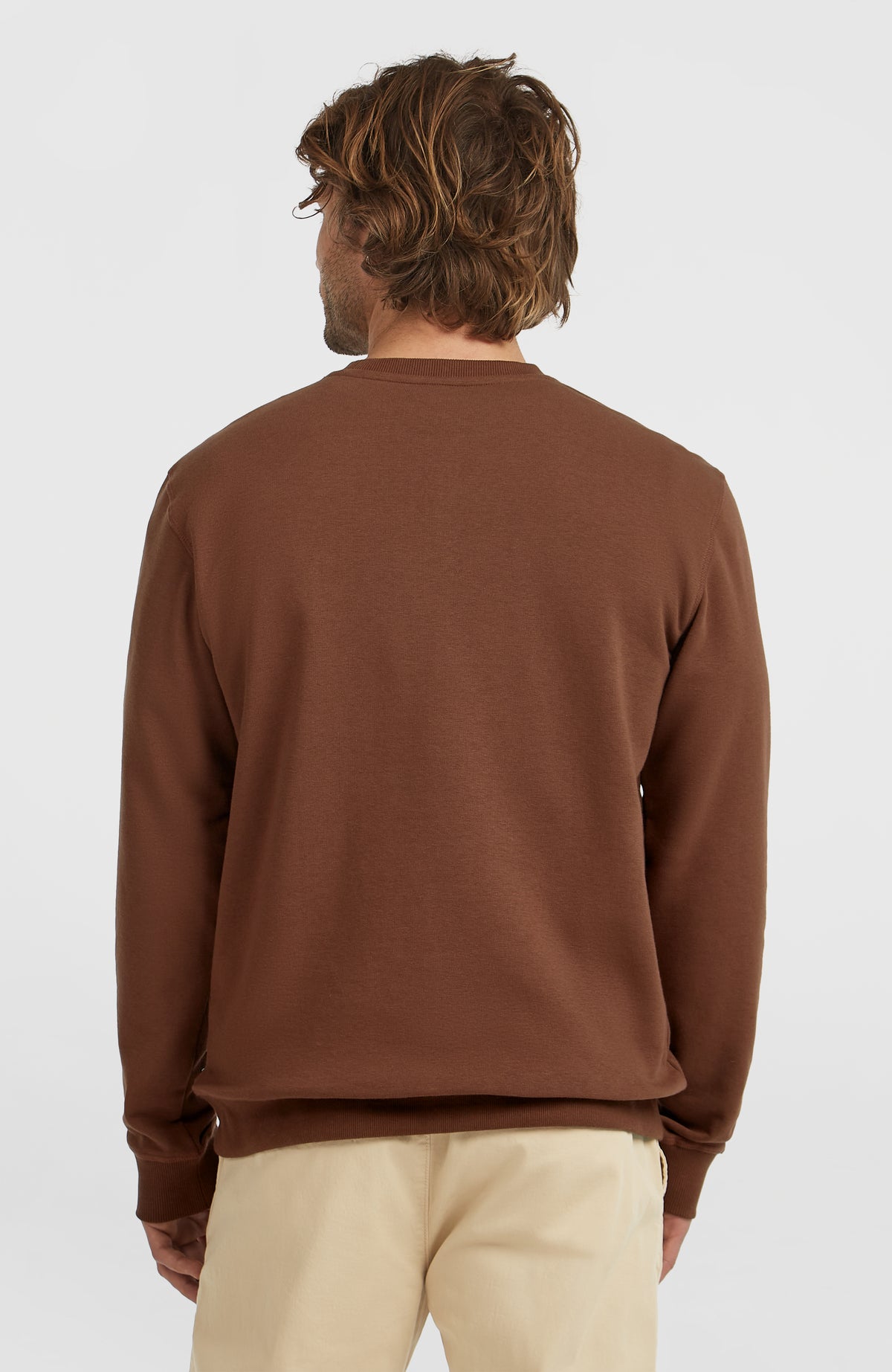 Original Cali Logo Crew Sweatshirt für Herren, braun, getragen am Model, Rückansicht