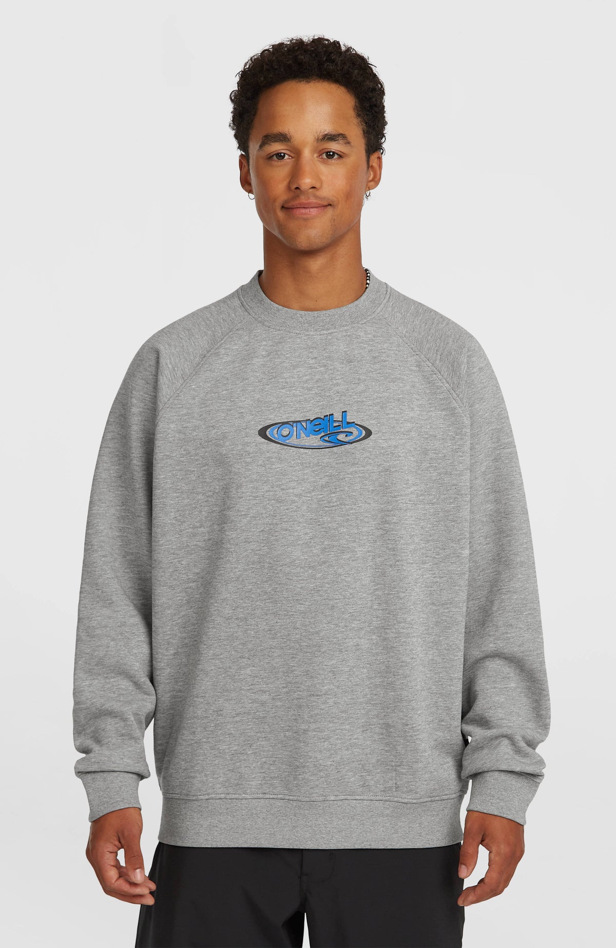 O'Neill Essentials 90s Logo Crew Sweatshirt für Herren, grau mit Logo-Print in Blau und Schwarz, Vorderansicht