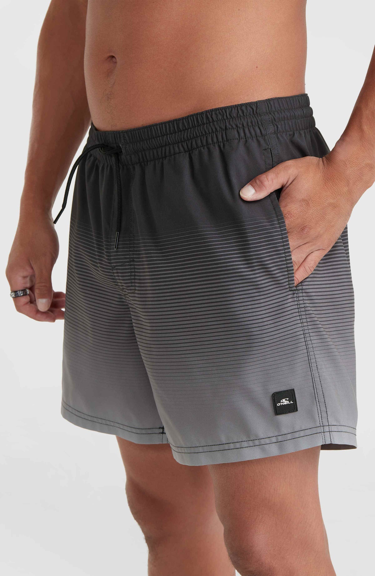 Jack O'Neill Cali Gradient 15'' Badehose | Black Simple Gradient B Panel