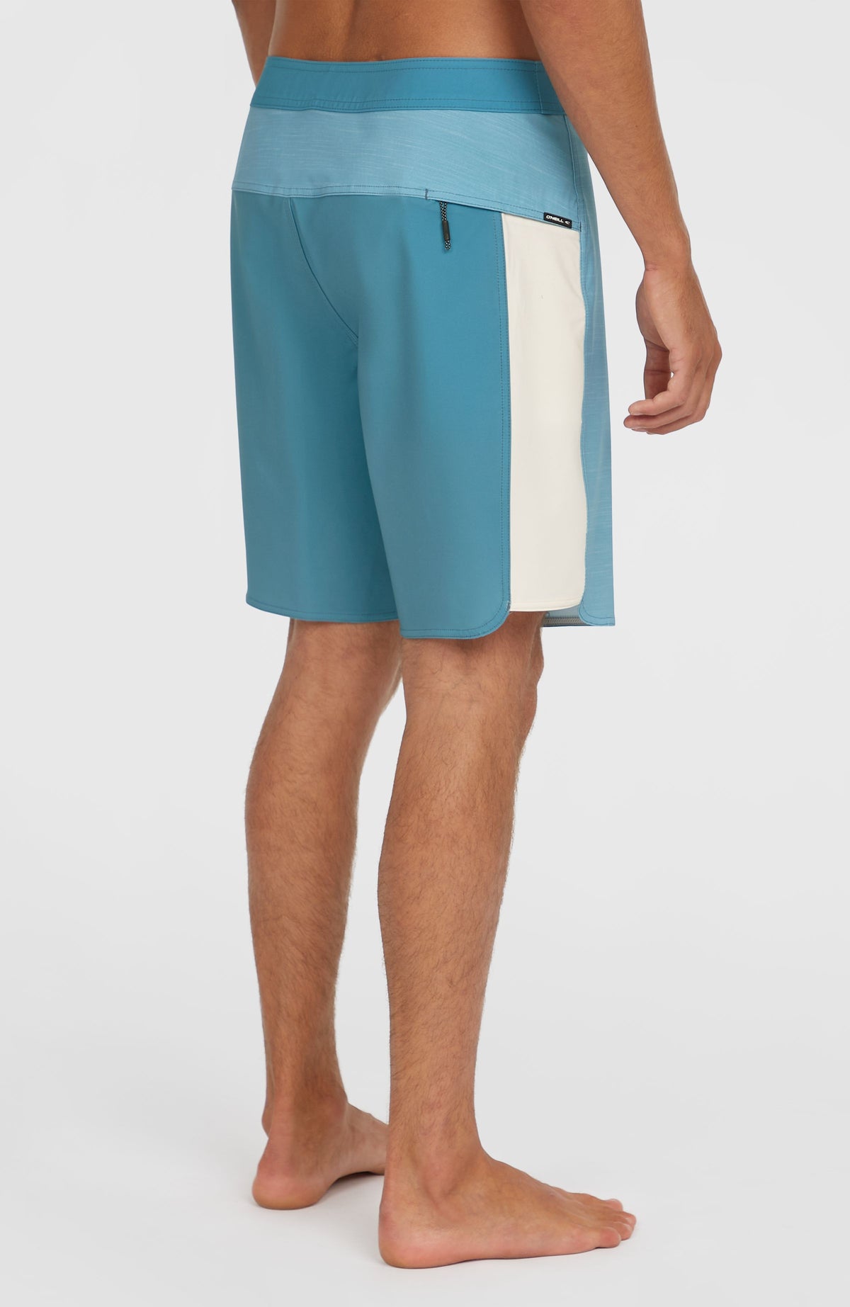 Hyperfreak Tech Panel 19'' Boardshorts für Herren, blau, Rückansicht mit Reißverschlusstasche am Model