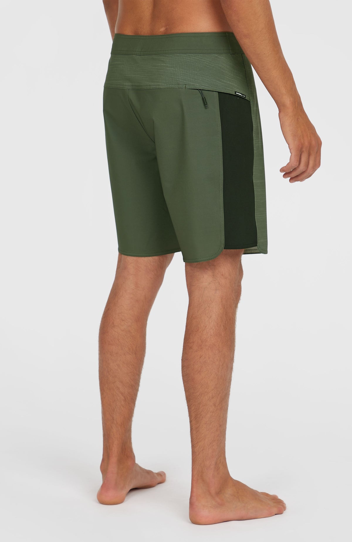 Hyperfreak Tech Panel 19'' Boardshorts, grün, Rückansicht am Model mit Reißverschlusstasche