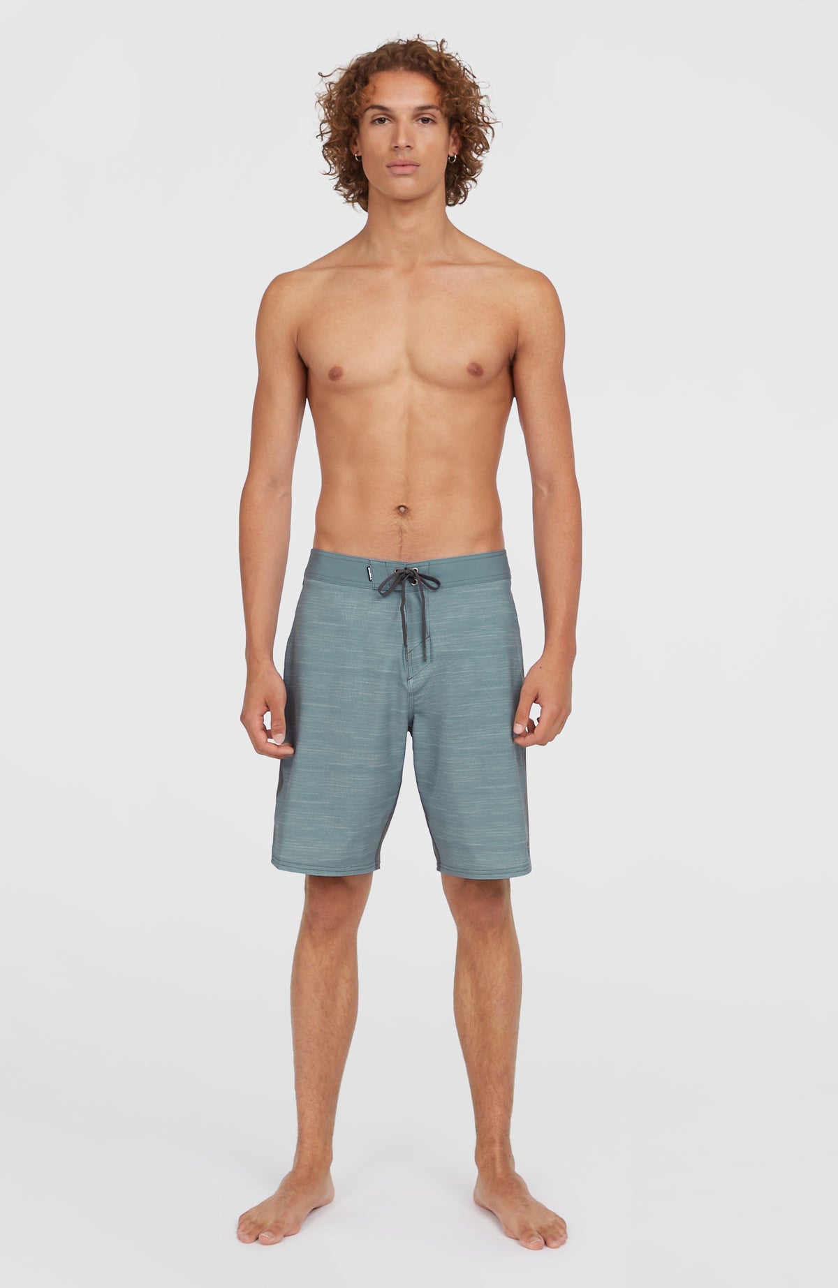 Tech Enduro 20'' Boardshorts für Herren, blau, Ganzkörperansicht von vorne getragen am Model