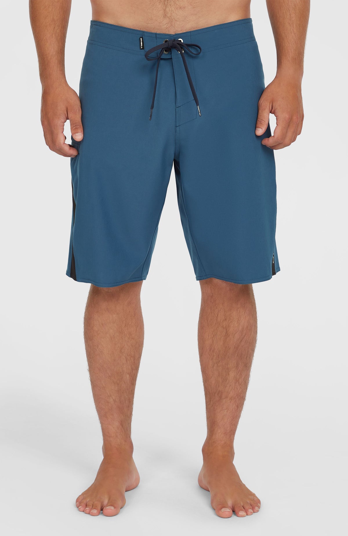 O'Neill Superfreak Solid 21'' Boardshorts für Herren, blau, Vorderansicht, am Model getragen mit Kordelzug