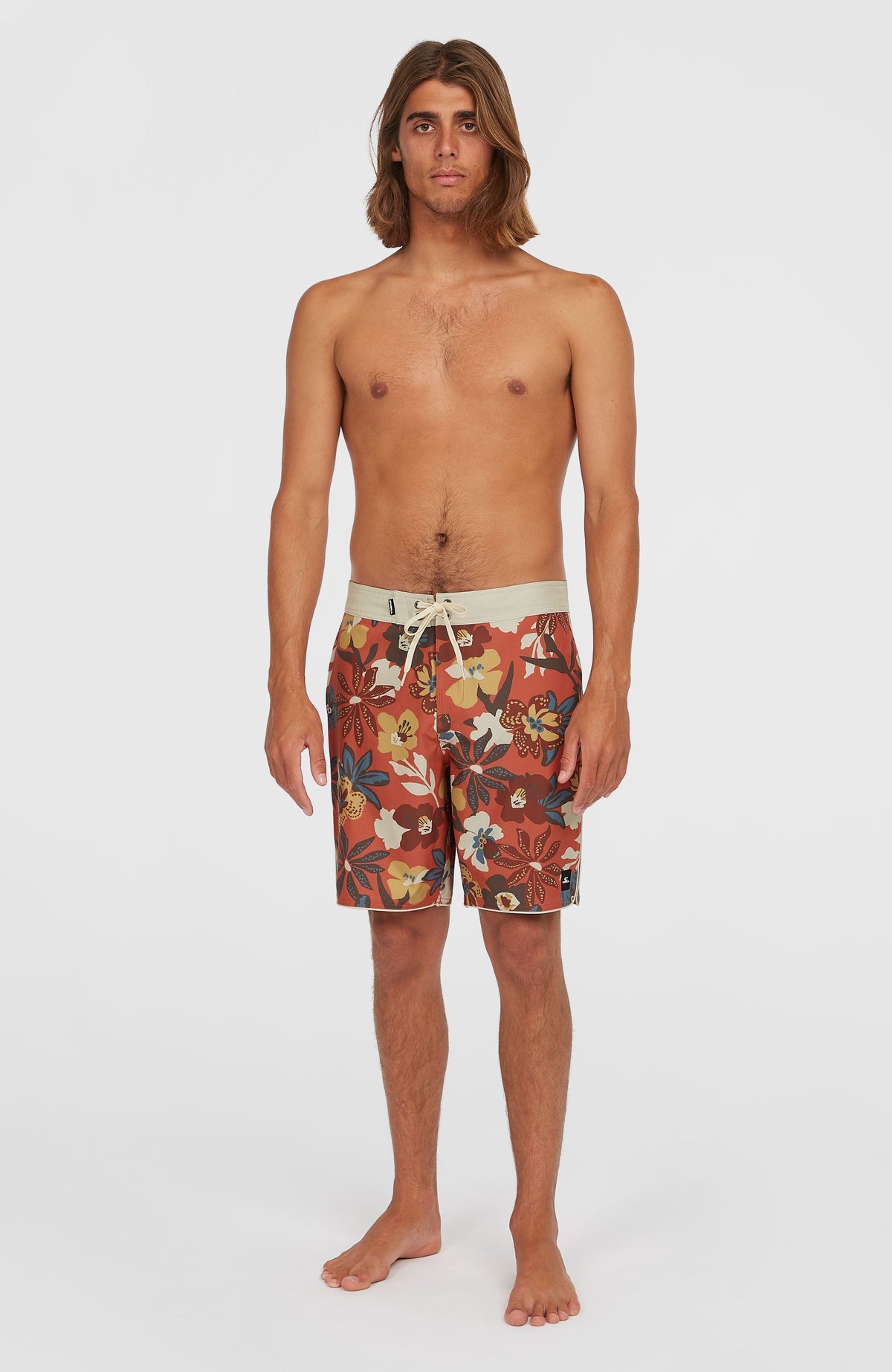 Hyperfreak Mysto Scallop 19'' Boardshorts für Herren, orange mit Blumenmuster, Ganzkörperansicht am Model von vorne