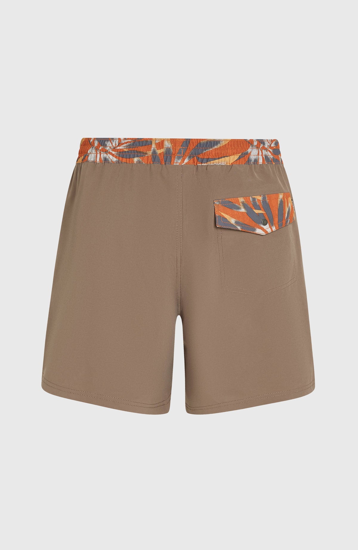 Braune Pocket Print 16'' Badehose für Herren mit Palmenmuster in Orange, flach liegend von hinten mit Gesäßtasche