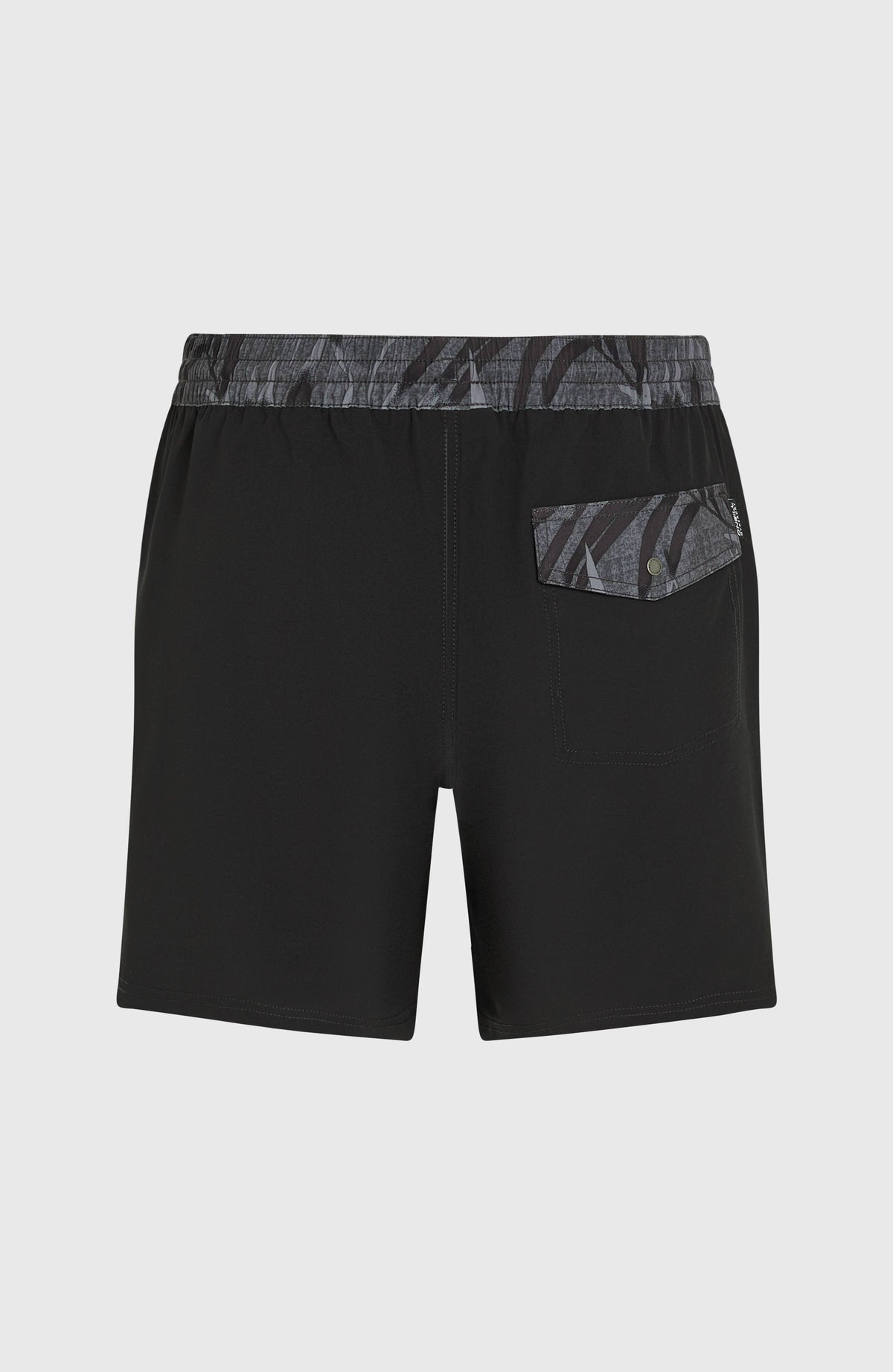 Pocket Print 16'' Badehose für Herren, schwarz mit Blättermuster in Grau, flach liegend von hinten mit Gesäßtasche