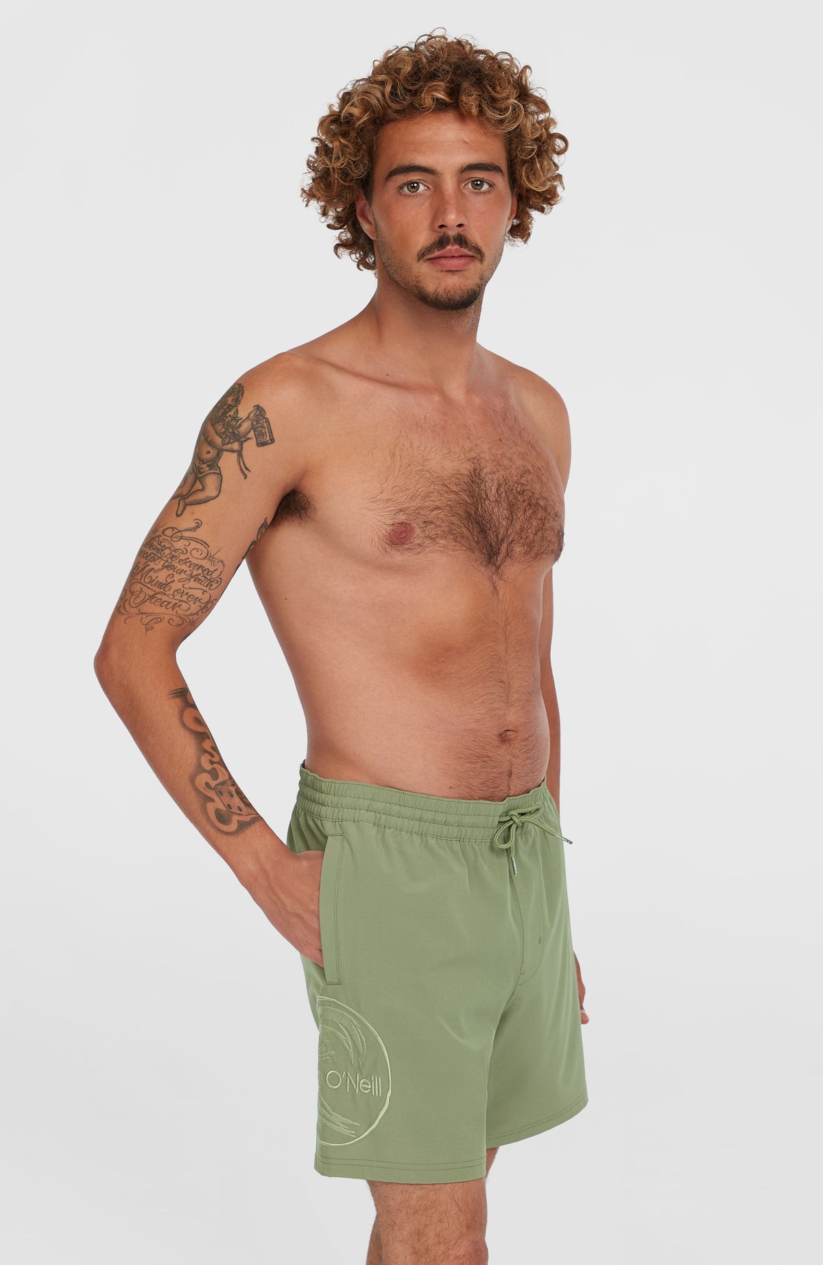 O'Neill O'Riginals Cali Ocean 16'' Badehose für Herren, grün, Vorderansicht am Model mit Kordelzug