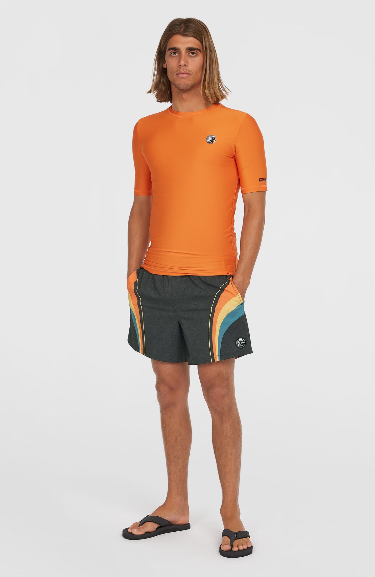 O'Riginals Longboard 15'' Badehose für Herren, schwarz, Ganzkörperansicht von vorne am Model