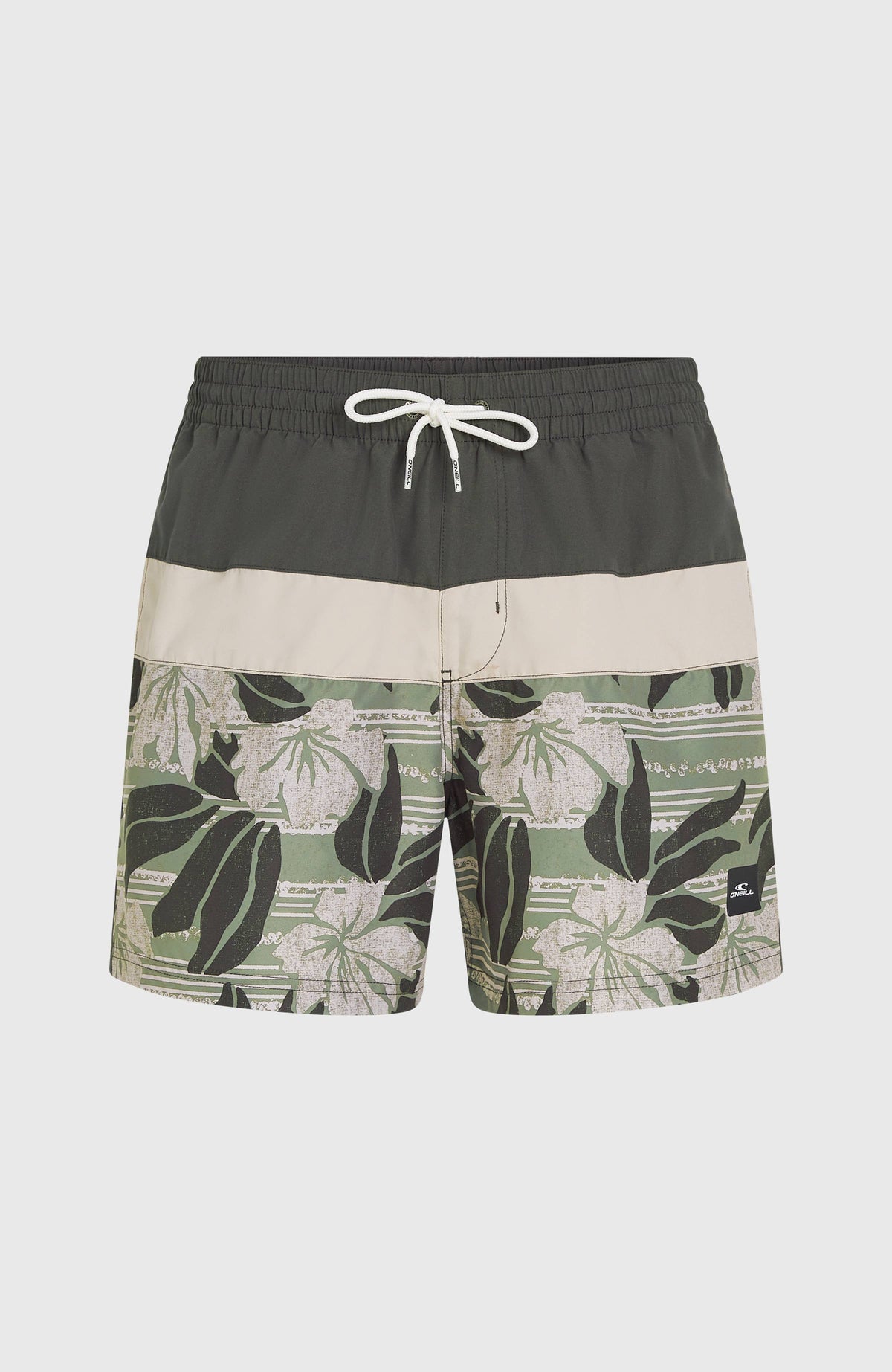 Cali Block 15'' Badehose für Herren, grün mit Blumenmuster in Weiß, freigestellt von vorne mit Kordelzug am Bund