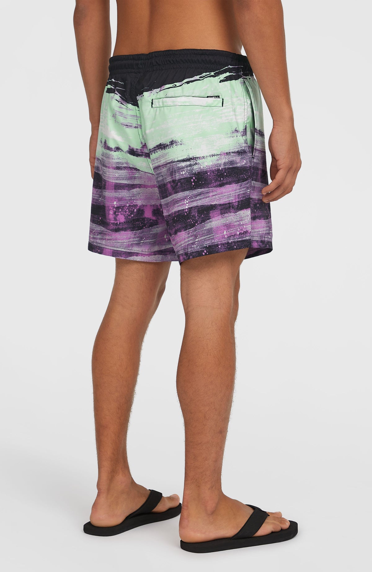 Cali Gradient 15'' Badehose für Herren, lila mit Farbverlauf in Grün und Schwarz, Rückansicht mit Gesäßtasche