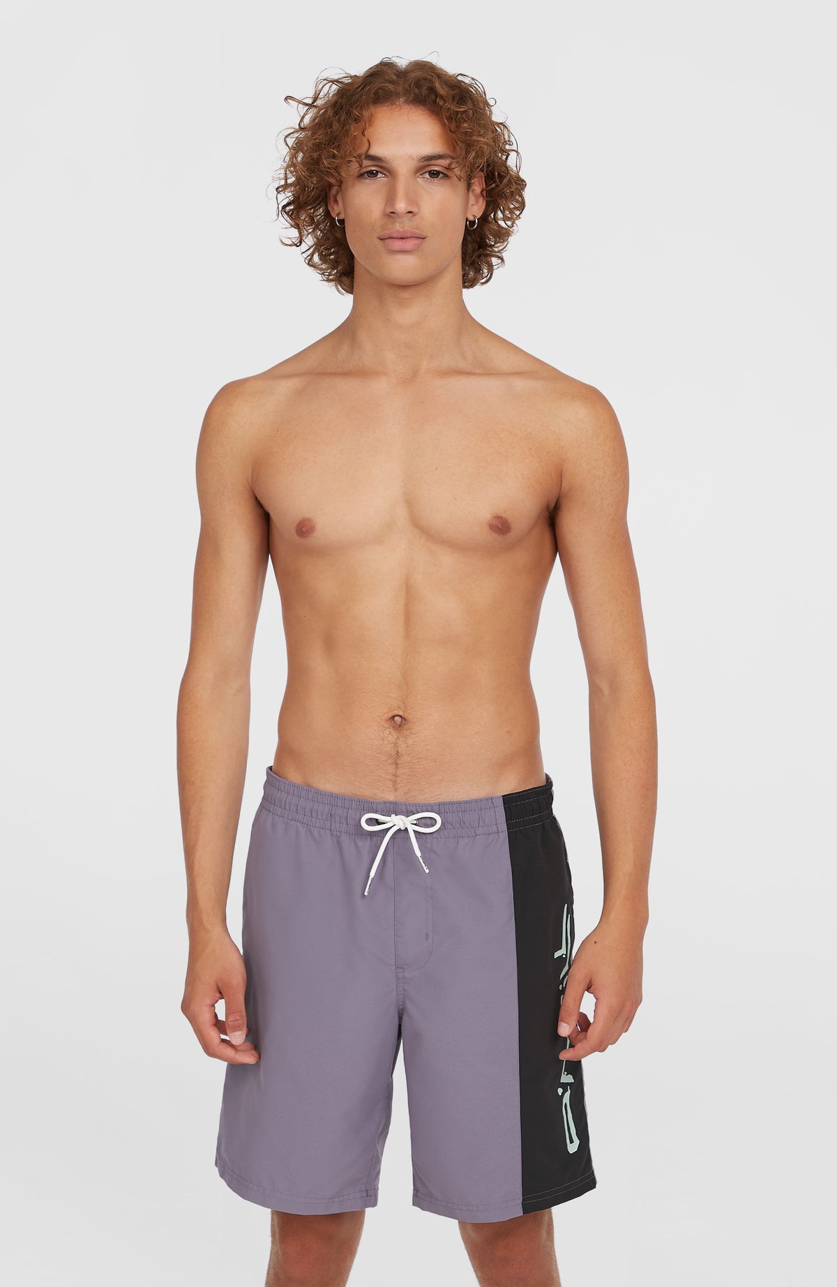 O'Neill Retro 19'' Badehose für Herren, lila mit Logo-Print in Mintgrün, Vorderansicht am Model