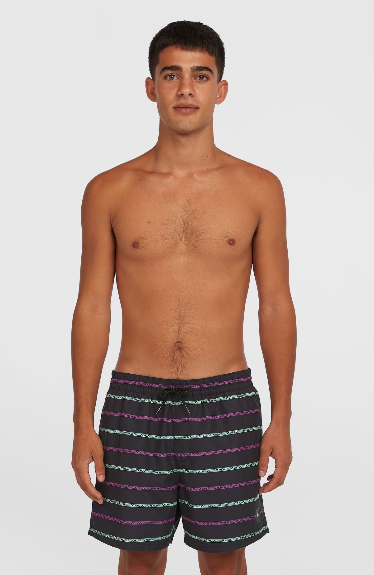 O'Neill Cali First 15'' Badehose für Herren, schwarz mit Streifenmuster in Lila und Türkis, Vorderansicht am Model
