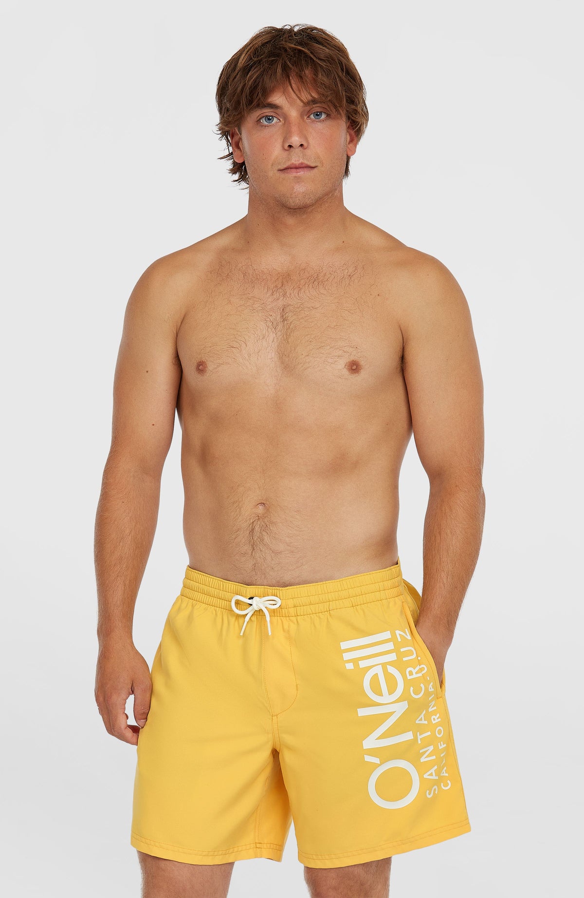 O'Neill Original Cali 16'' Badehose für Herren, gelb mit Logo-Print in Weiß, Vorderansicht am Model mit Kordelzug