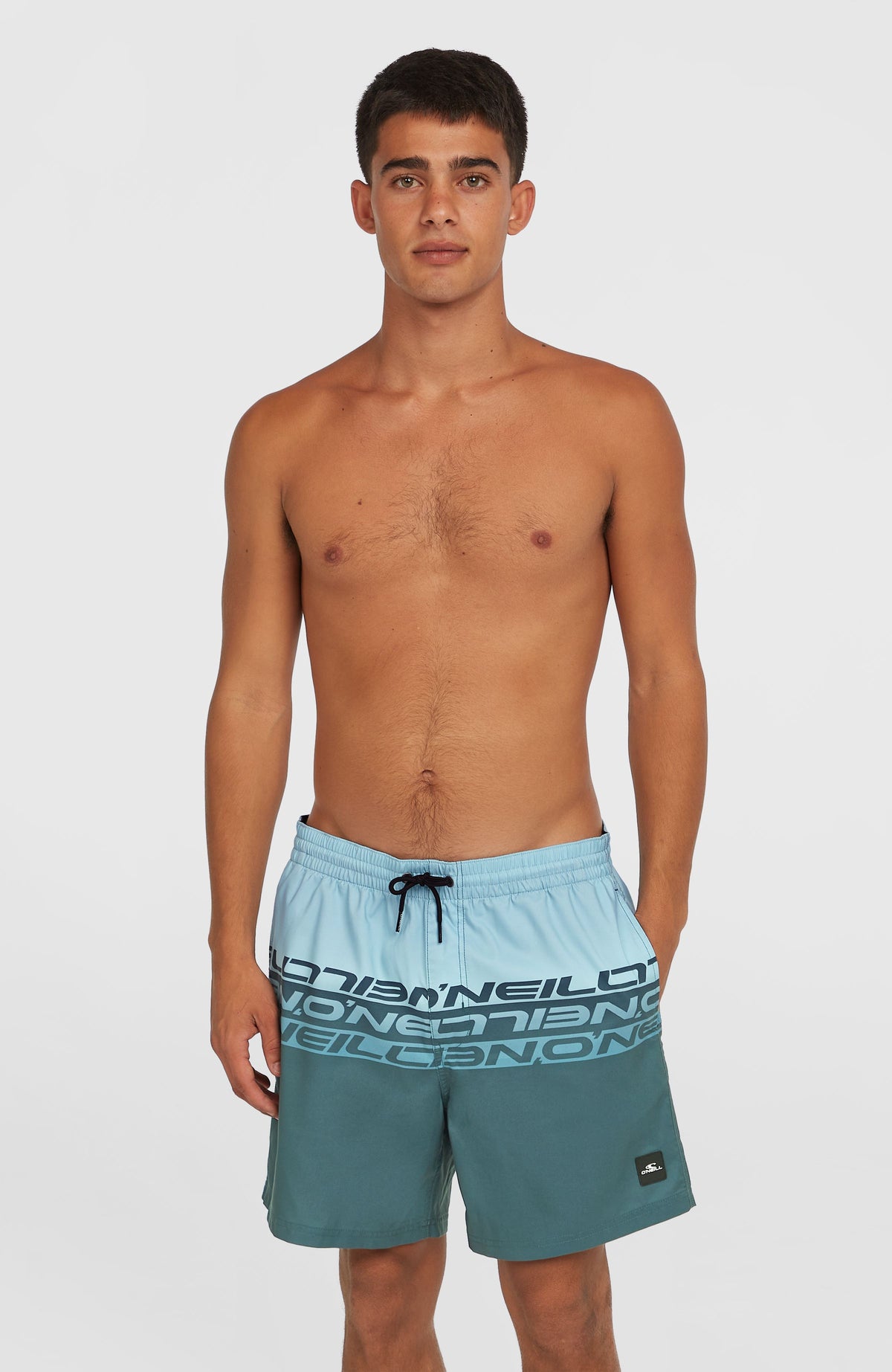 O'Neill Cali Stripe 16'' Badehose für Herren, blau mit Logo-Print in Blau, getragen am Model, Vorderansicht