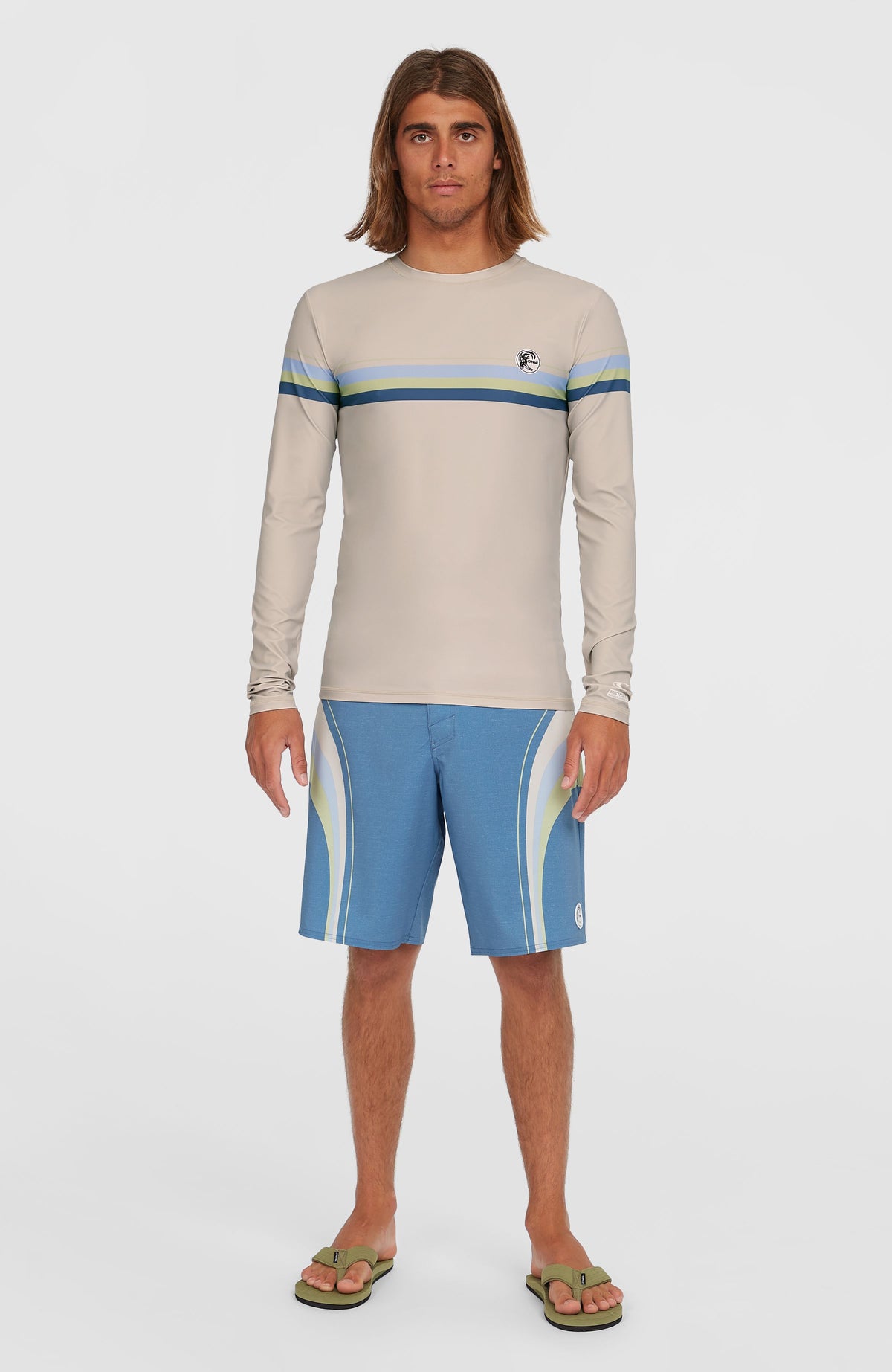 O'Riginals Longsleeve-Schwimmshirt für Herren, beige mit Streifenmuster, Ganzkörperansicht am Model von vorne