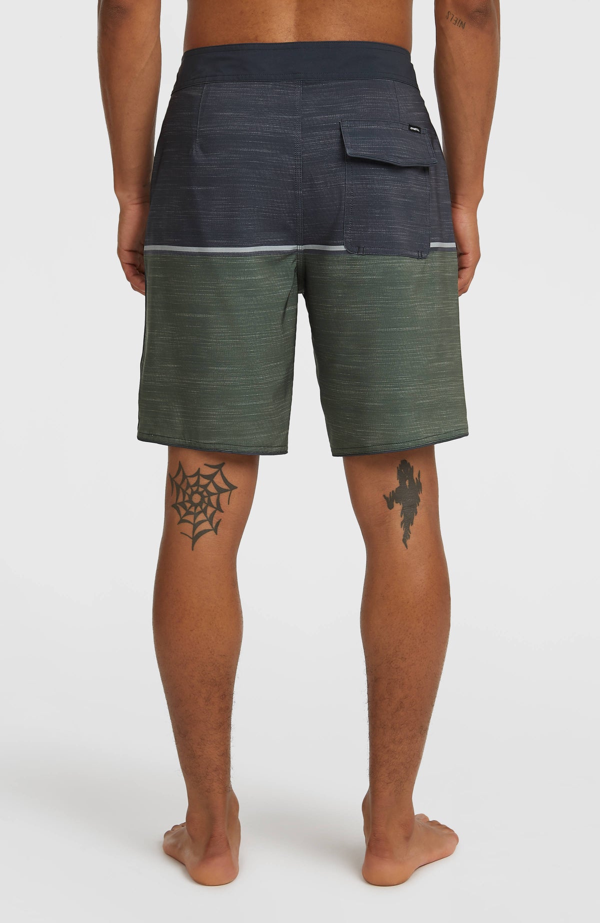 Hyperfreak Mysto Block 19'' Boardshorts für Herren, grün, Rückansicht getragen am Model mit Gesäßtasche