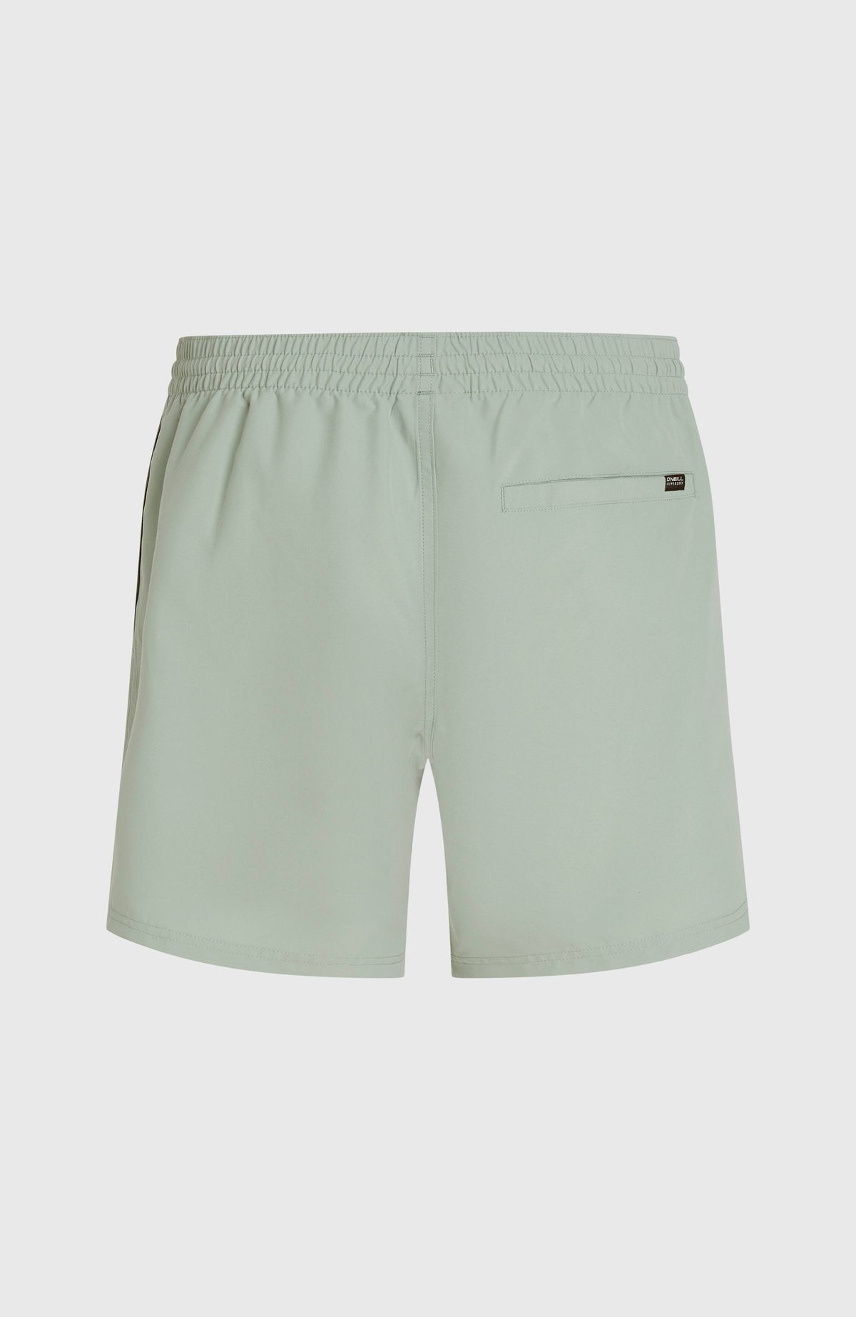 Cali 16'' Badehose für Herren, grün mit Logo-Print in Beige, freigestellt von hinten mit Gesäßtasche rechts