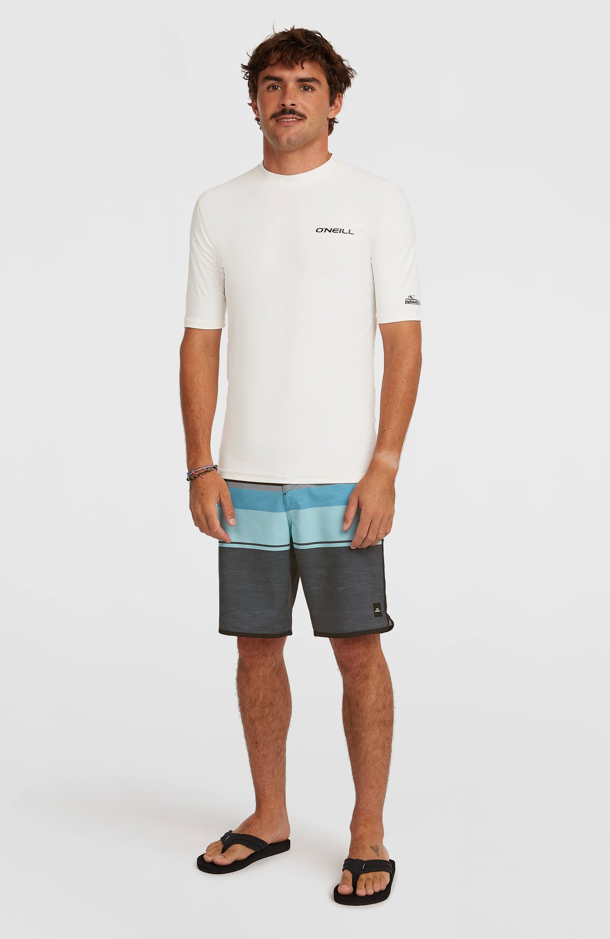 Shortsleeve-UV-Shirt für Herren, weiß, Ganzkörperansicht von vorne getragen am Model