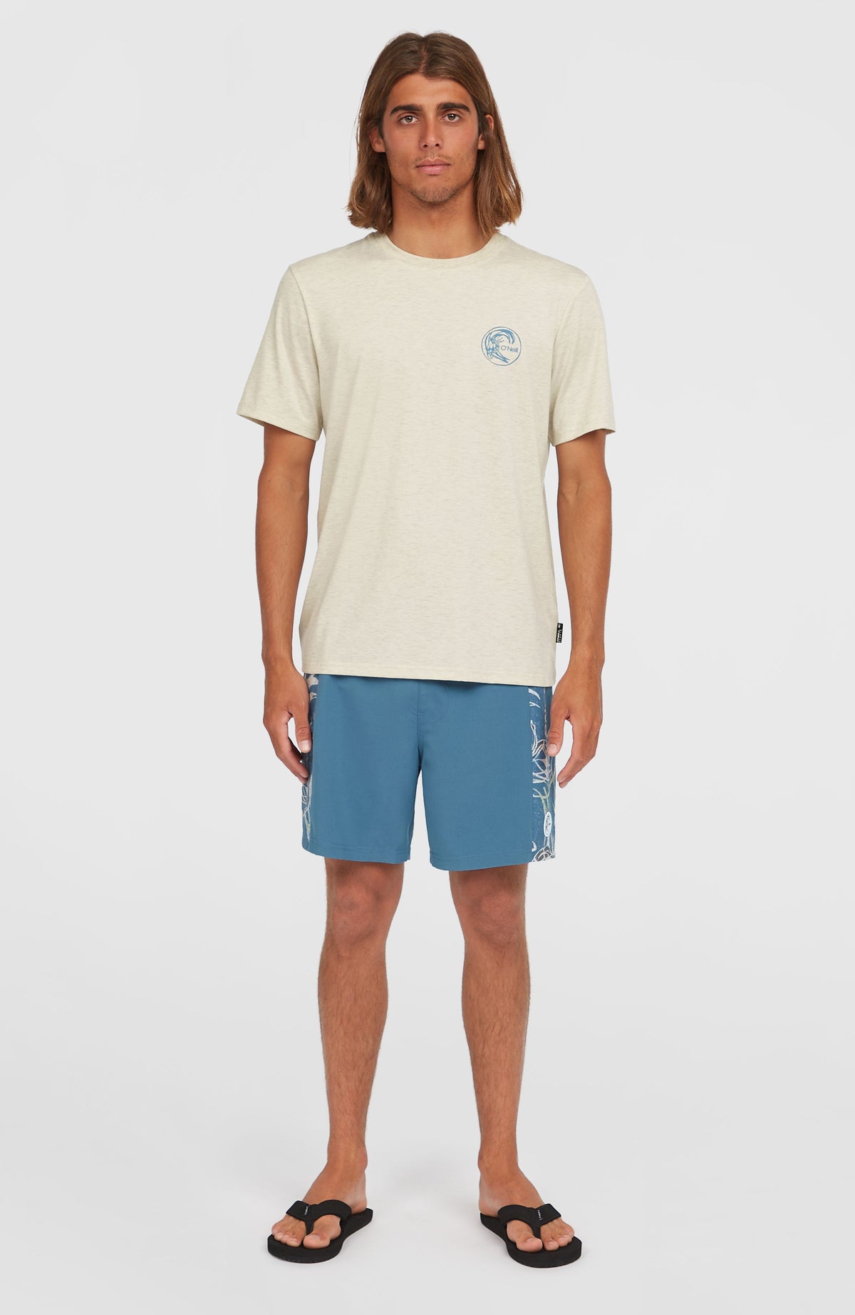 O'Riginals Hybrid T-Shirt für Herren, beige mit Logo-Print in Blau, Ganzkörperansicht am Model