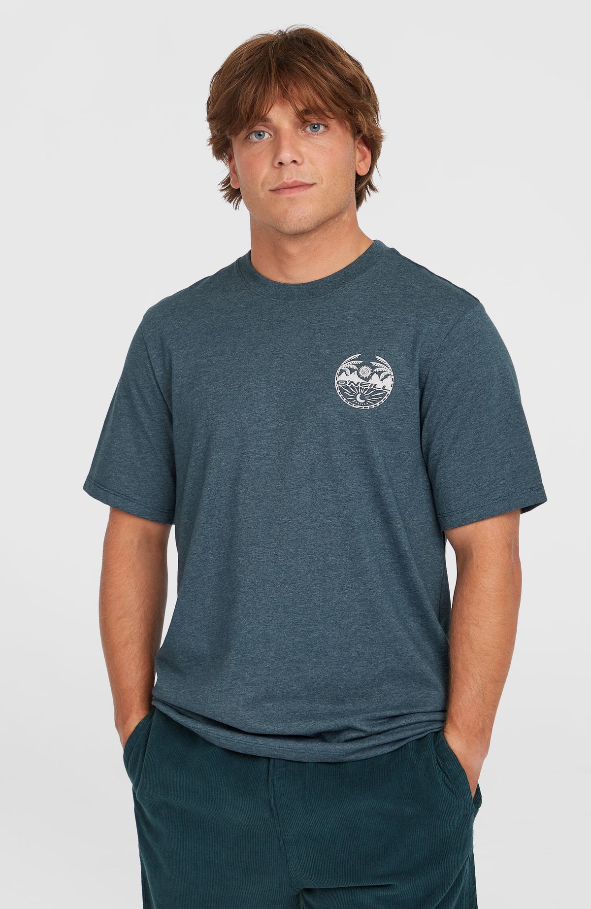 O'Neill Back Print T-Shirt für Herren, blau mit Logo-Print in Weiß, Vorderansicht getragen am Model