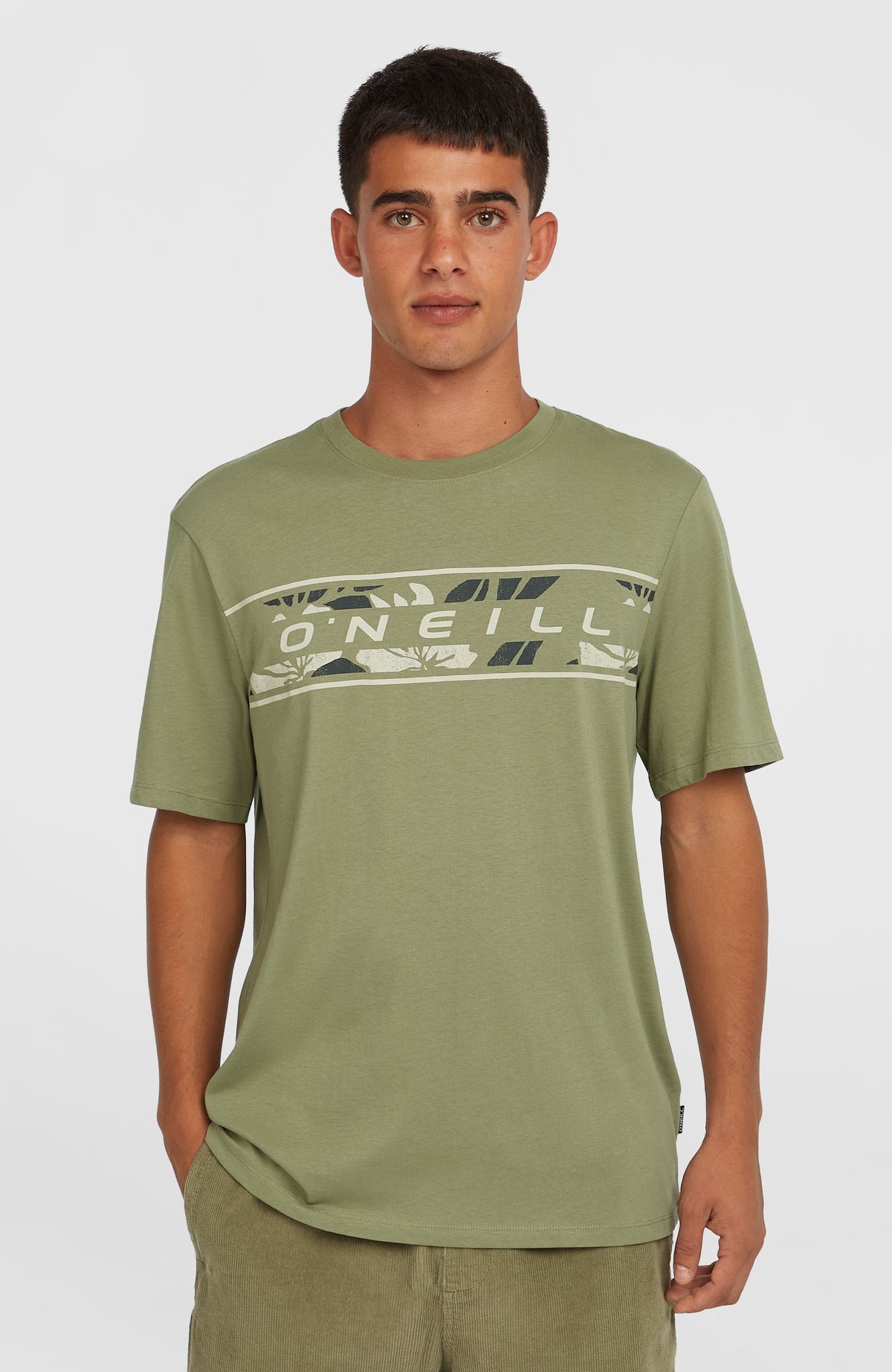 O'Neill Front Graphic T-Shirt für Herren, grün mit Logo-Print in Cremeweiß und Schwarz, getragen am Model, Vorderansicht