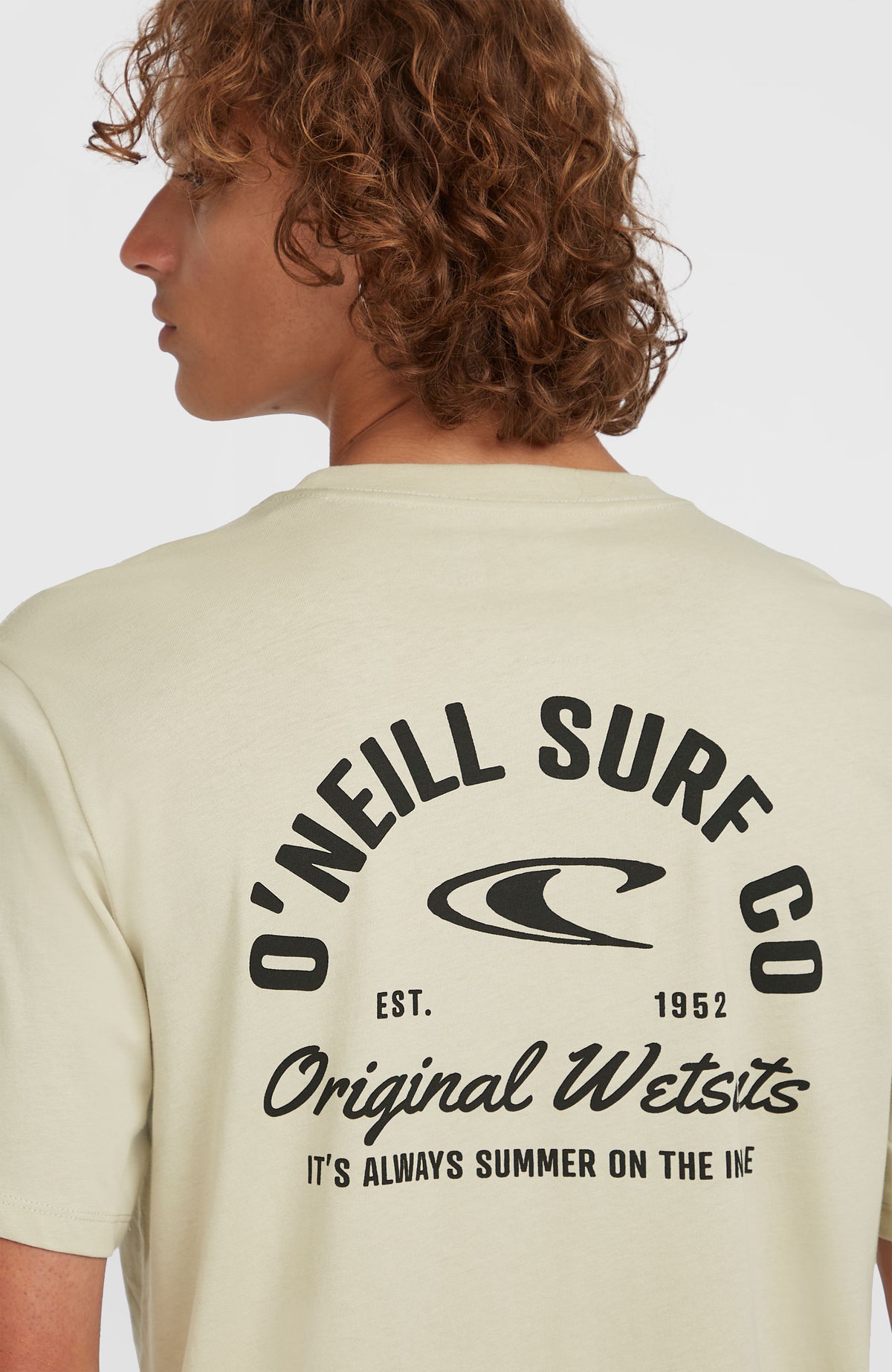 Surf Co T-Shirt für Herren, grün, Nahaufnahme des Logo-Prints am Rücken, am Model