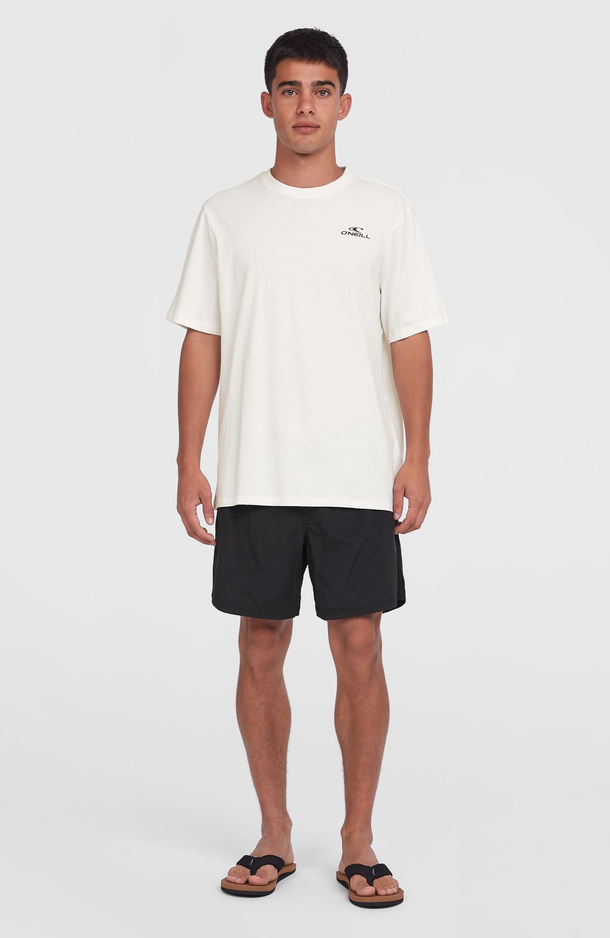 Sun T-Shirt für Herren, weiß mit Logo-Print in Schwarz und Gelb, Ganzkörperansicht von vorne am Model
