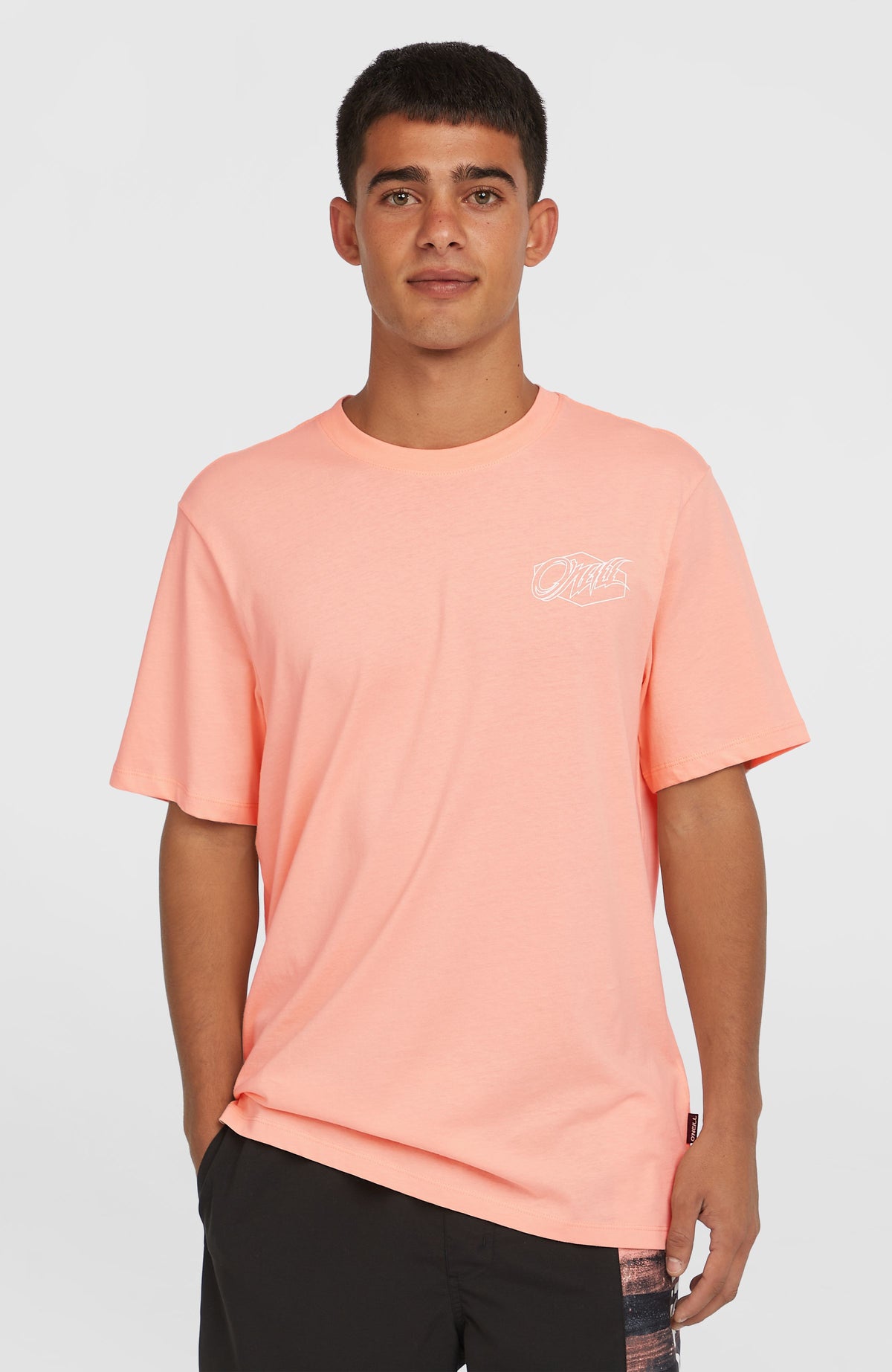 O'Neill Box Logo T-Shirt für Herren, pink mit Logo-Print in Weiß, am Model von vorne