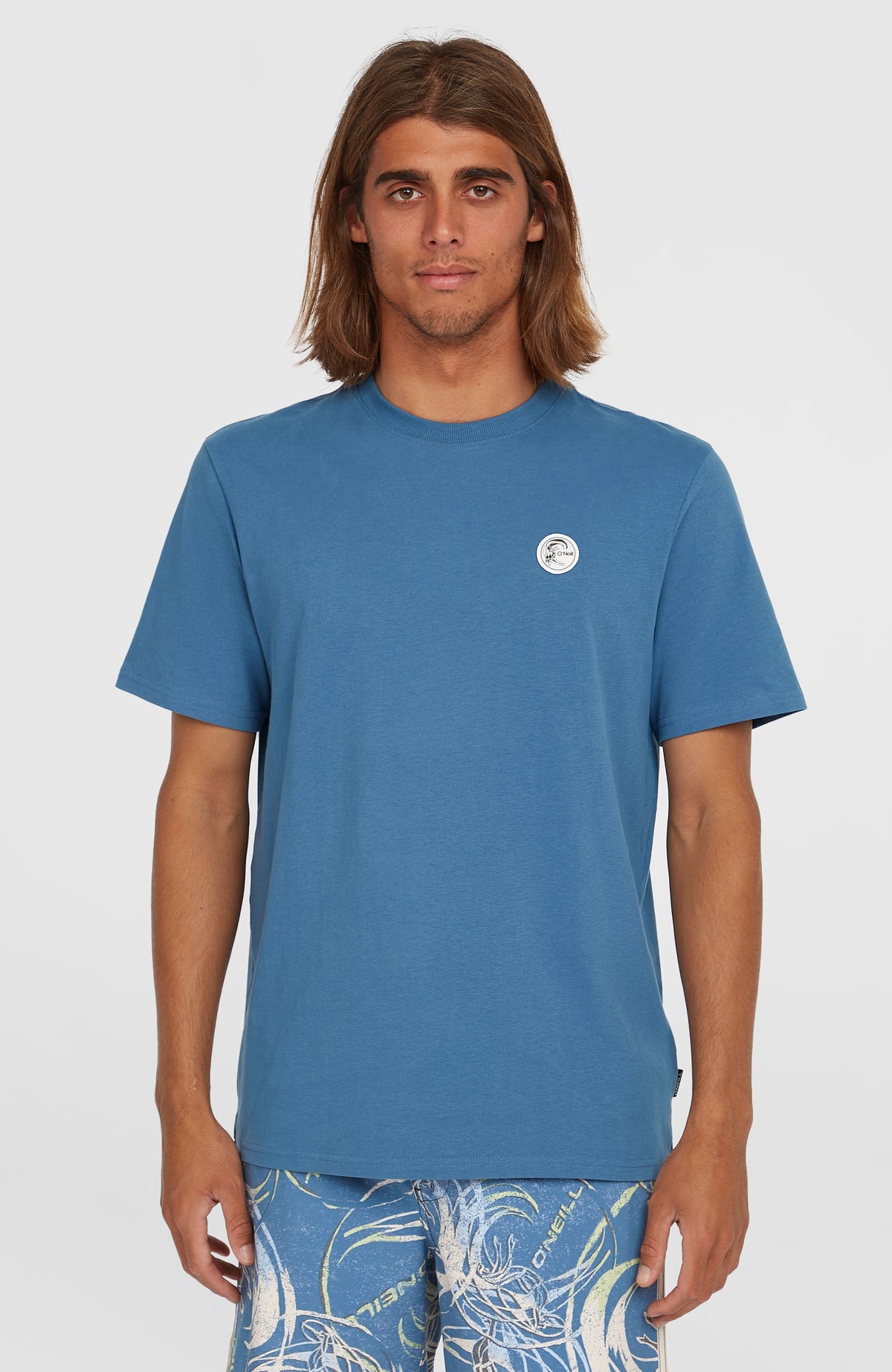 O'Neill O'Riginals Badge T-Shirt für Herren, blau, Vorderansicht, getragen am Model
