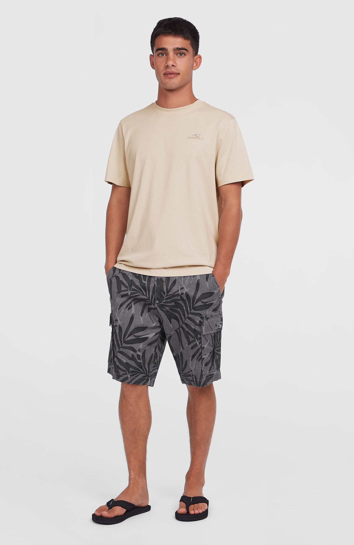 Small Logo T-Shirt für Herren, beige, Ganzkörperansicht am Model