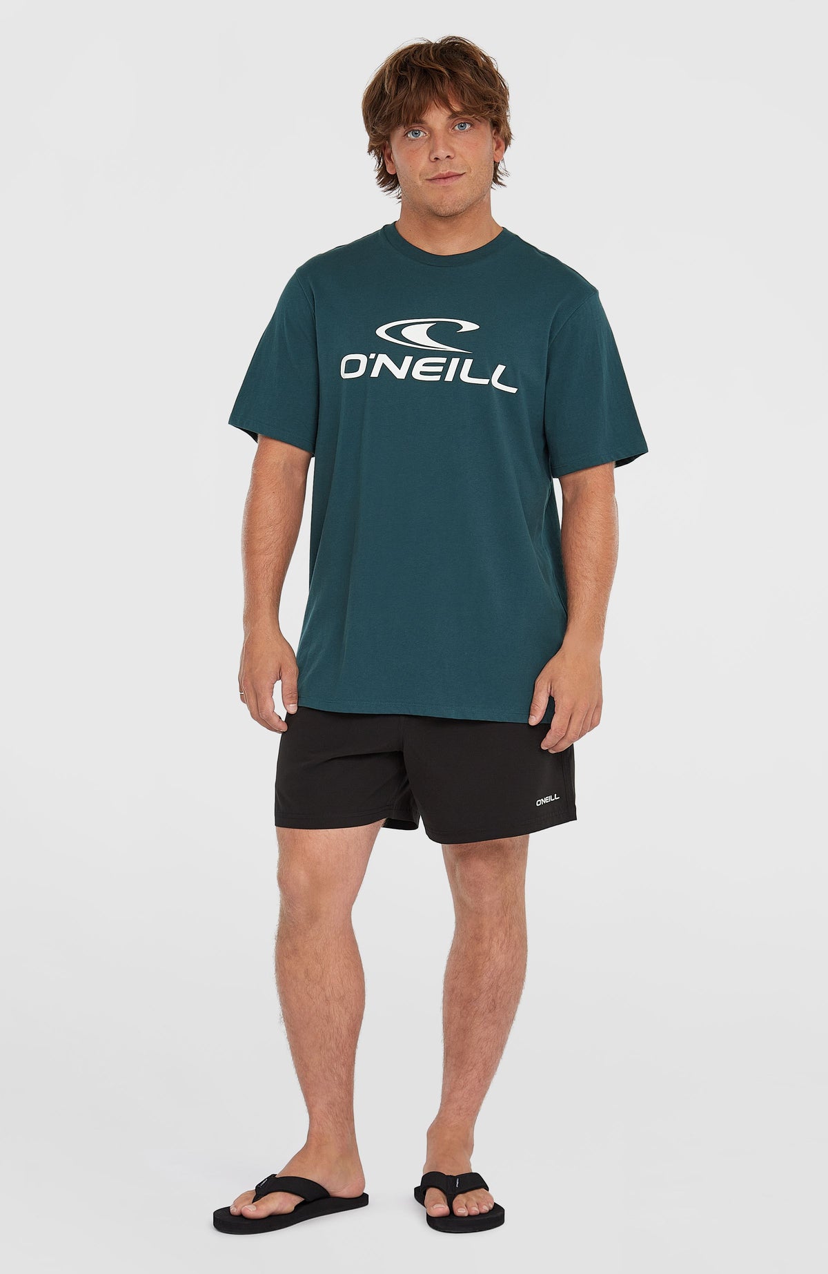 Blaues Logo T-Shirt für Herren mit Logo-Print in Weiß, Gesamtansicht von vorne am Model
