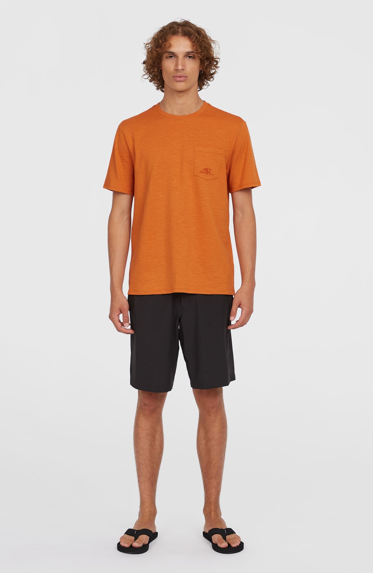 Slub Chest Pocket T-Shirt für Herren, orange, Ganzkörperansicht von vorne am Model