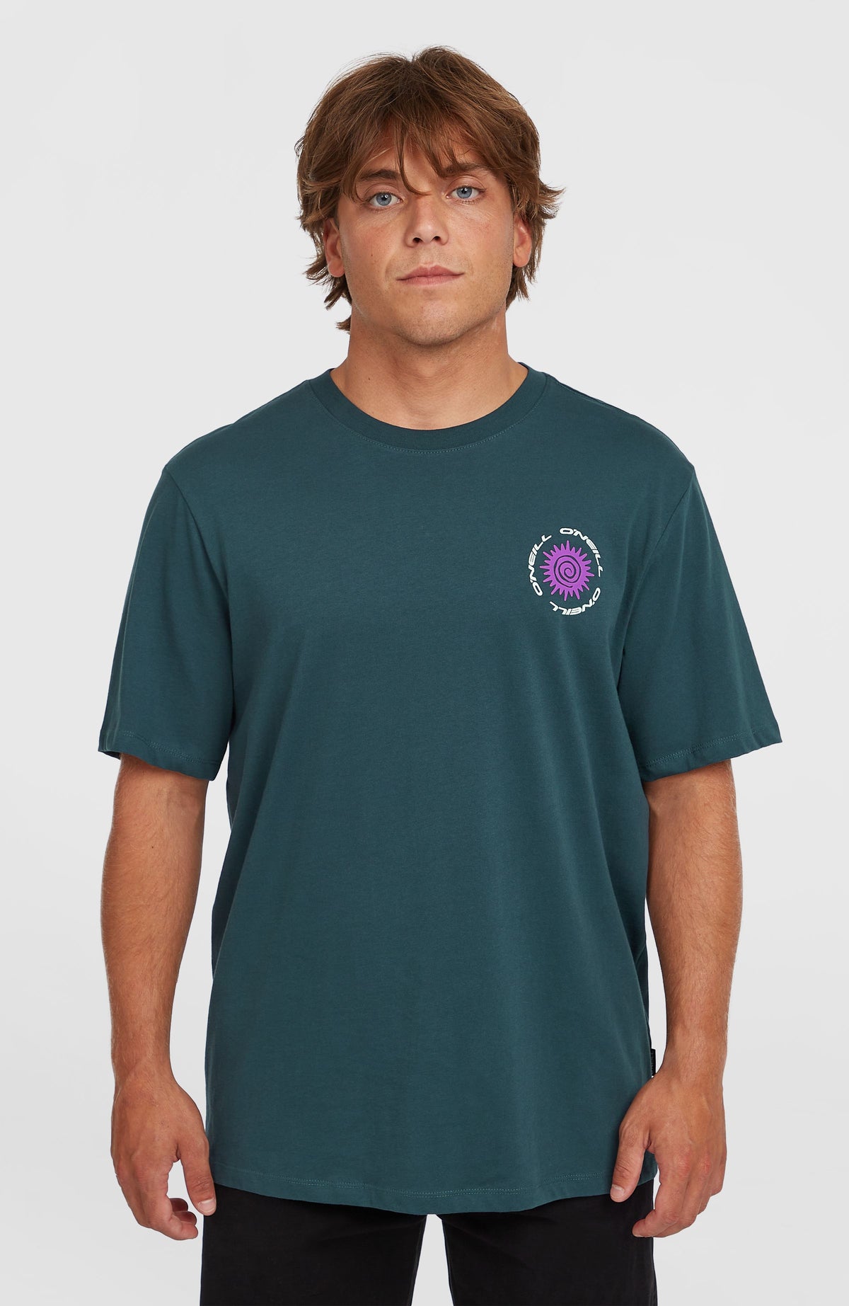 O'Neill Chest Print T-Shirt für Herren, blau mit Logo-Print in Lila und Weiß, Vorderansicht am Model