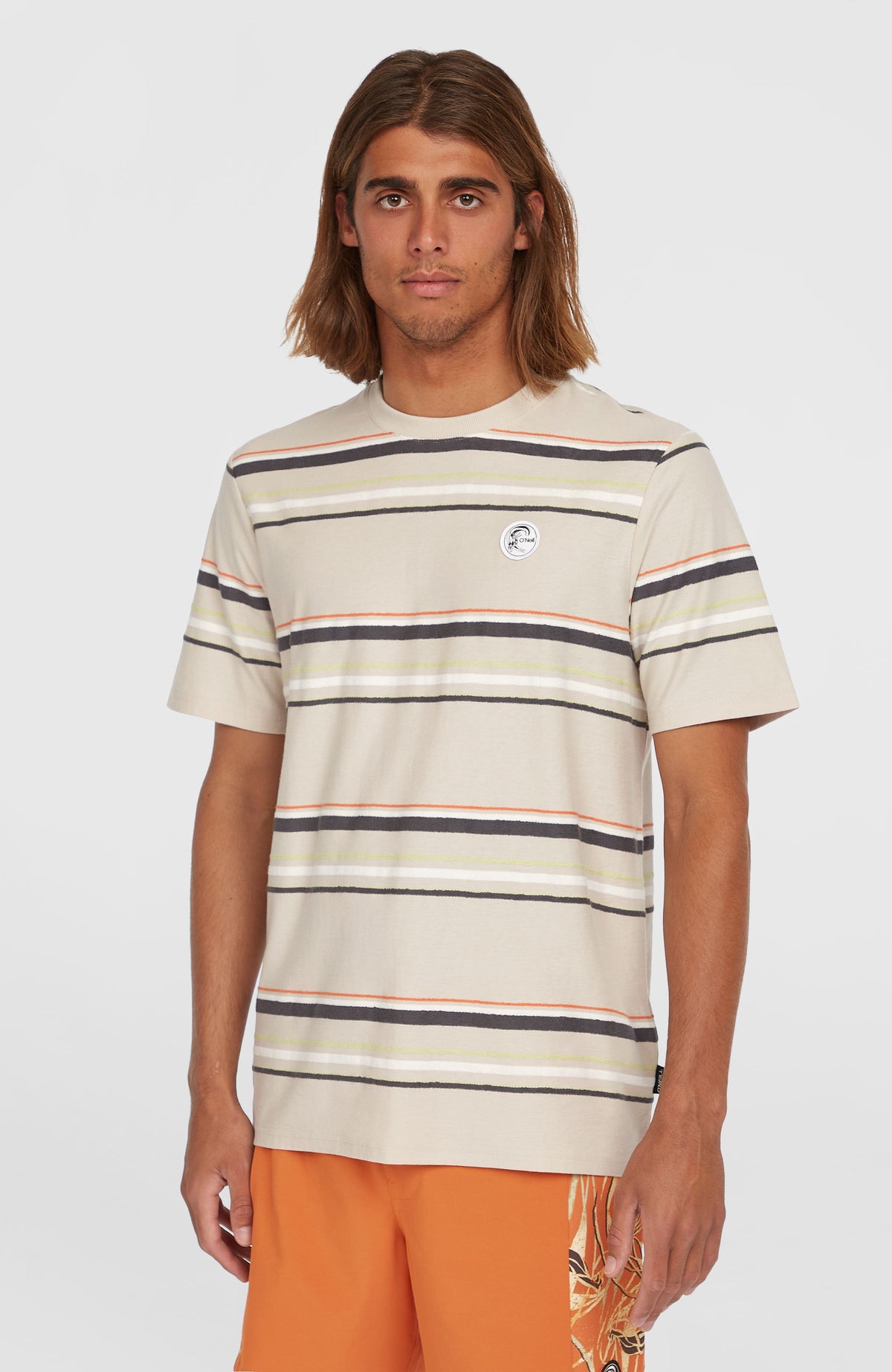 O'Neill O'Riginals Stripe T-Shirt für Herren, beige mit Streifenmuster in Schwarz und Orange, Vorderansicht am Model
