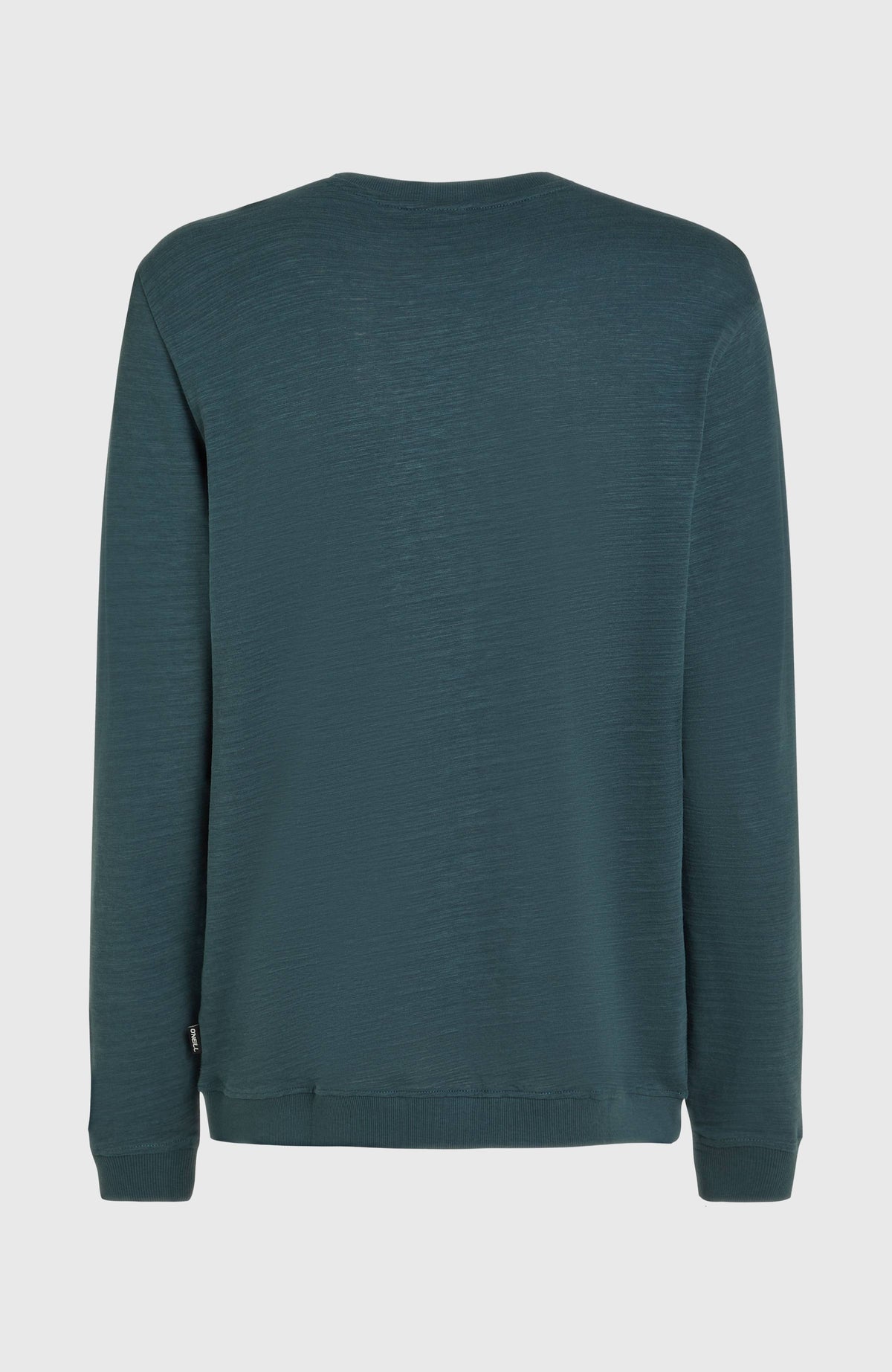 Blaues Slub Langarmshirt für Herren, freigestellt von hinten mit geripptem Saum und kleinem Label an der Naht