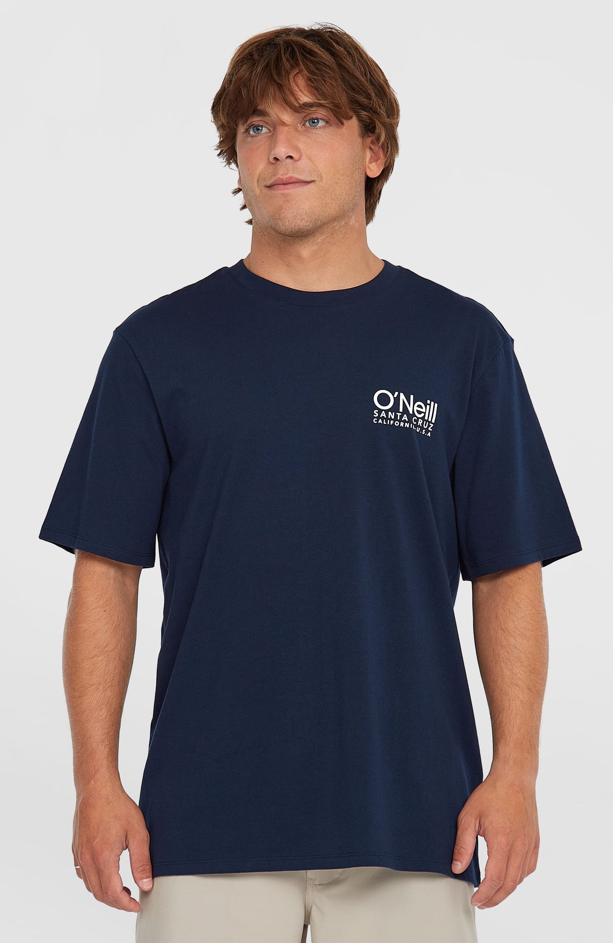 O'Neill Original Cali Logo T-Shirt für Herren, blau mit Logo-Print in Weiß, am Model von vorne