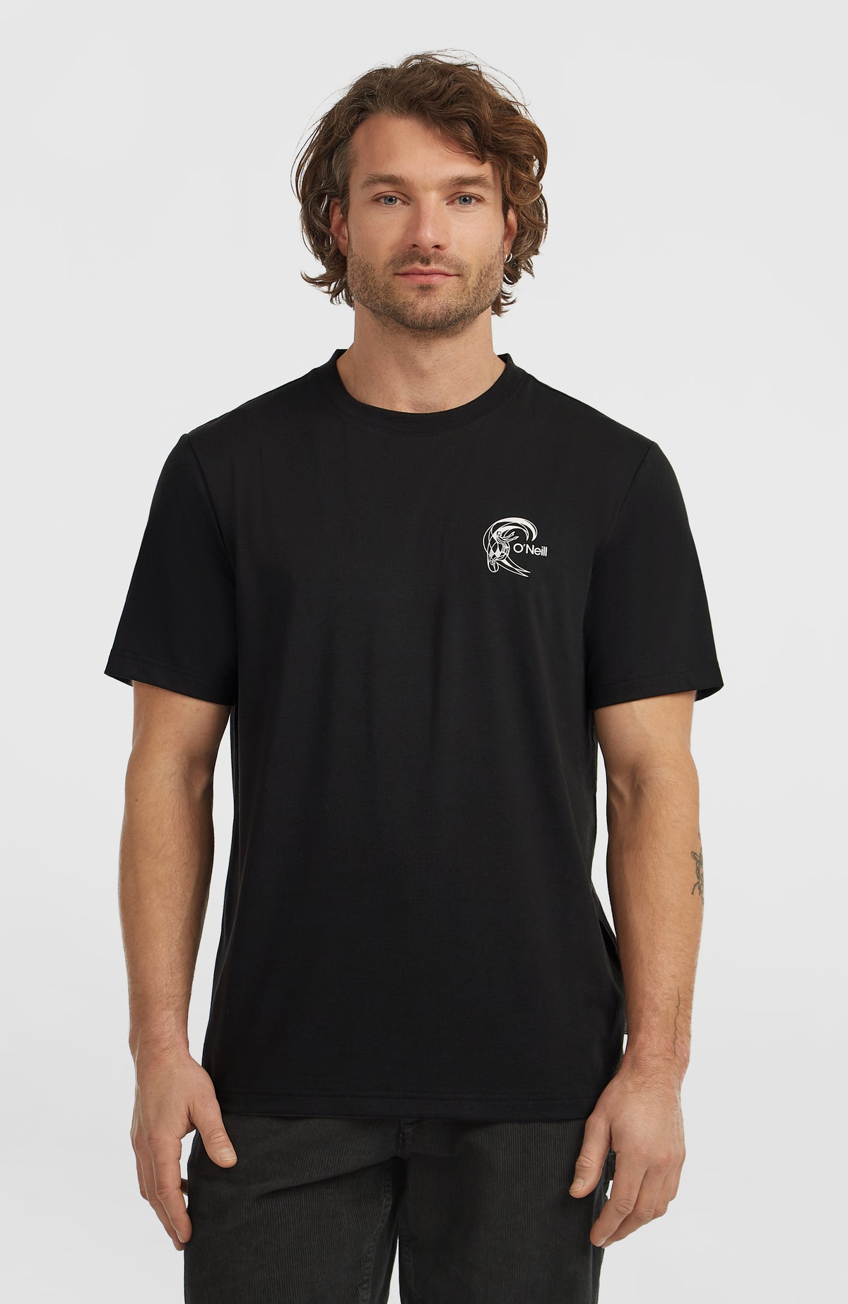 O'Neill O'Riginals Hybrid T-Shirt für Herren, schwarz mit Logo-Print in Weiß, Vorderansicht am Model