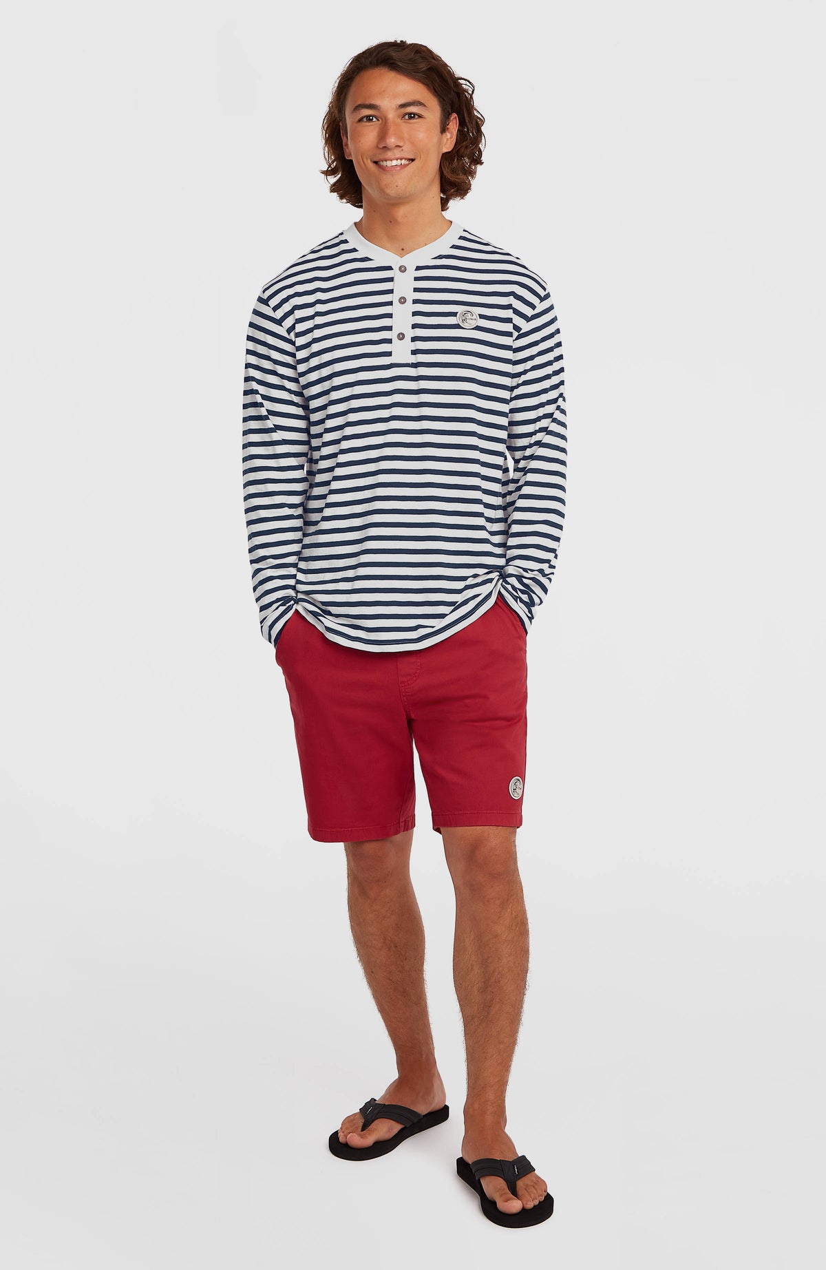O'Riginals Langarmshirt für Herren, blau mit Streifenmuster in Weiß, Ganzkörperansicht von vorne am Model