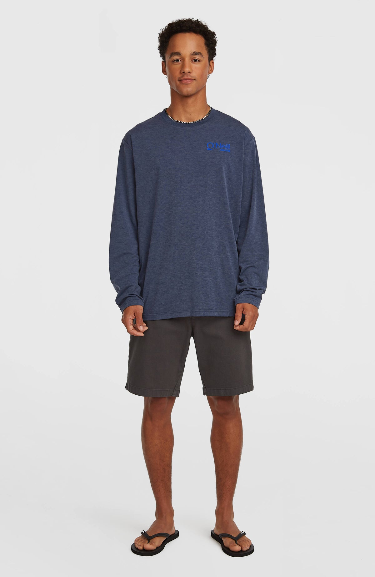 Hybrid Polygiene Langarmshirt für Herren, blau, getragen am Model in Ganzkörperansicht von vorne