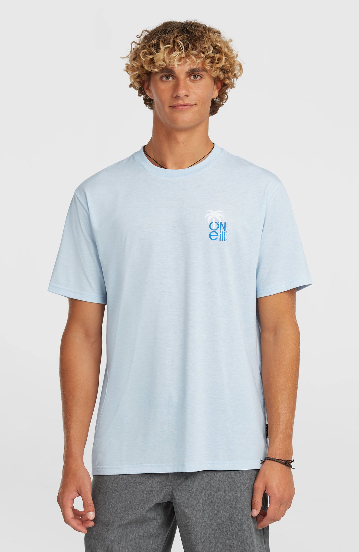 O'Neill Hybrid Polygiene Graphic T-Shirt für Herren, blau mit Logo-Print in Weiß und Blau, Vorderansicht am Model