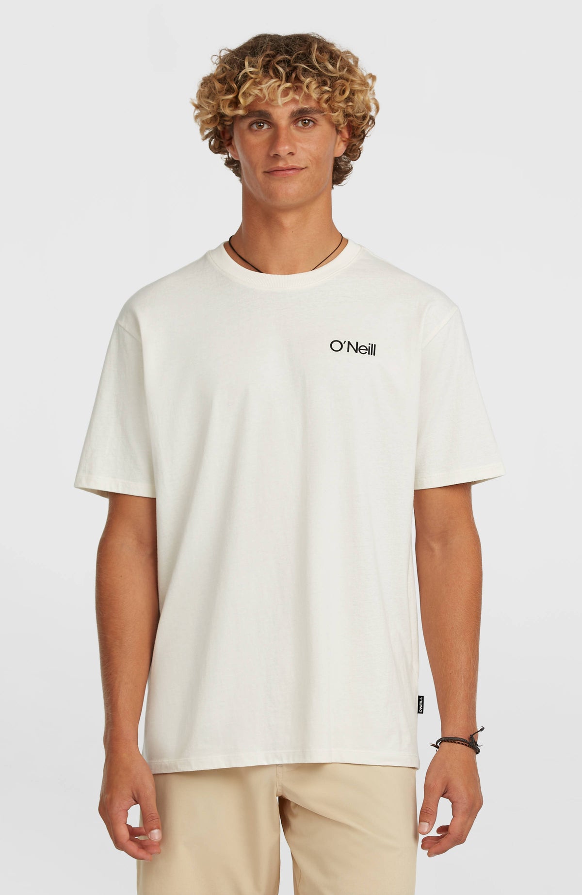 O'Neill Polygiene Cotton Graphic T-Shirt für Herren, weiß mit Logo-Print in Schwarz, Vorderansicht am Model