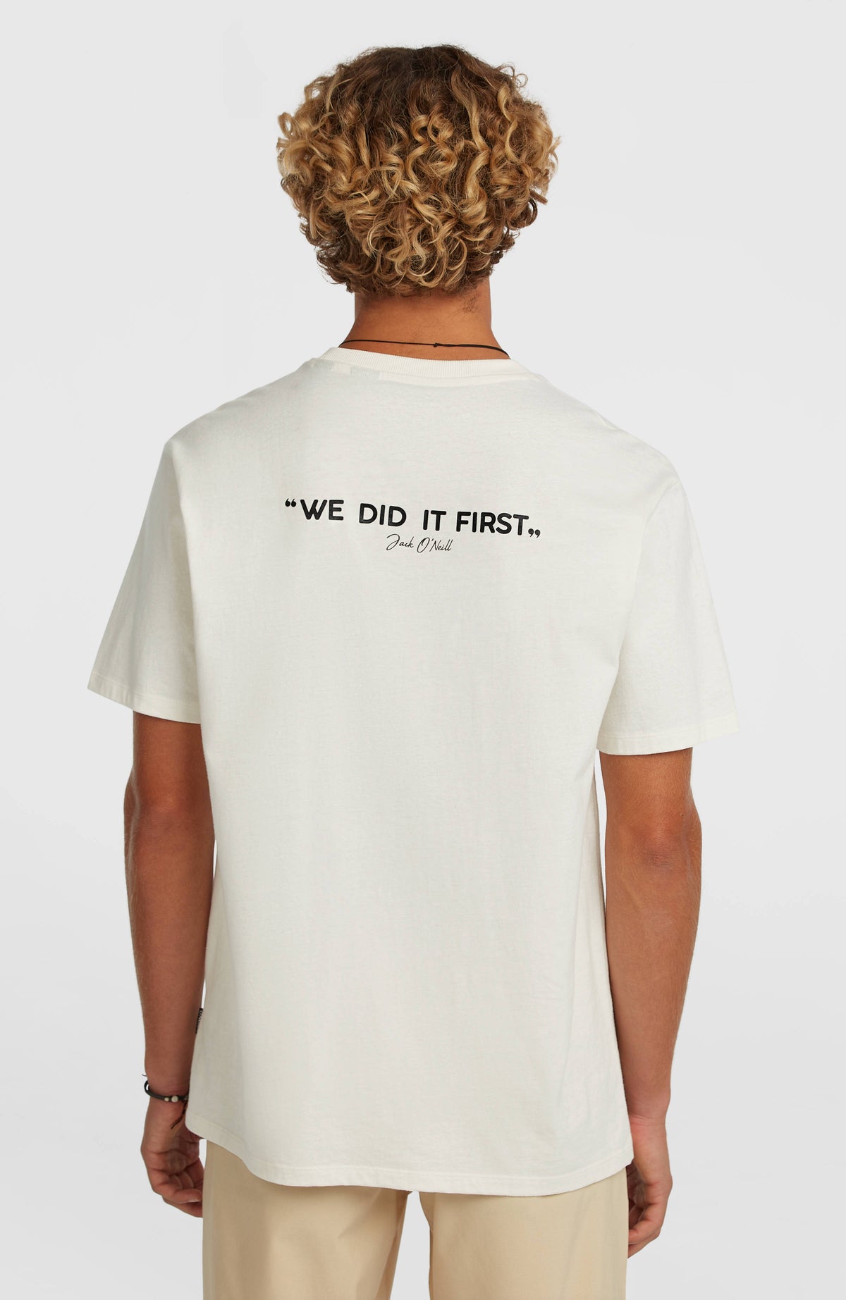 Polygiene Cotton Graphic T-Shirt für Herren, weiß mit Logo-Print in Schwarz, Rückansicht am Model mit Schriftzug
