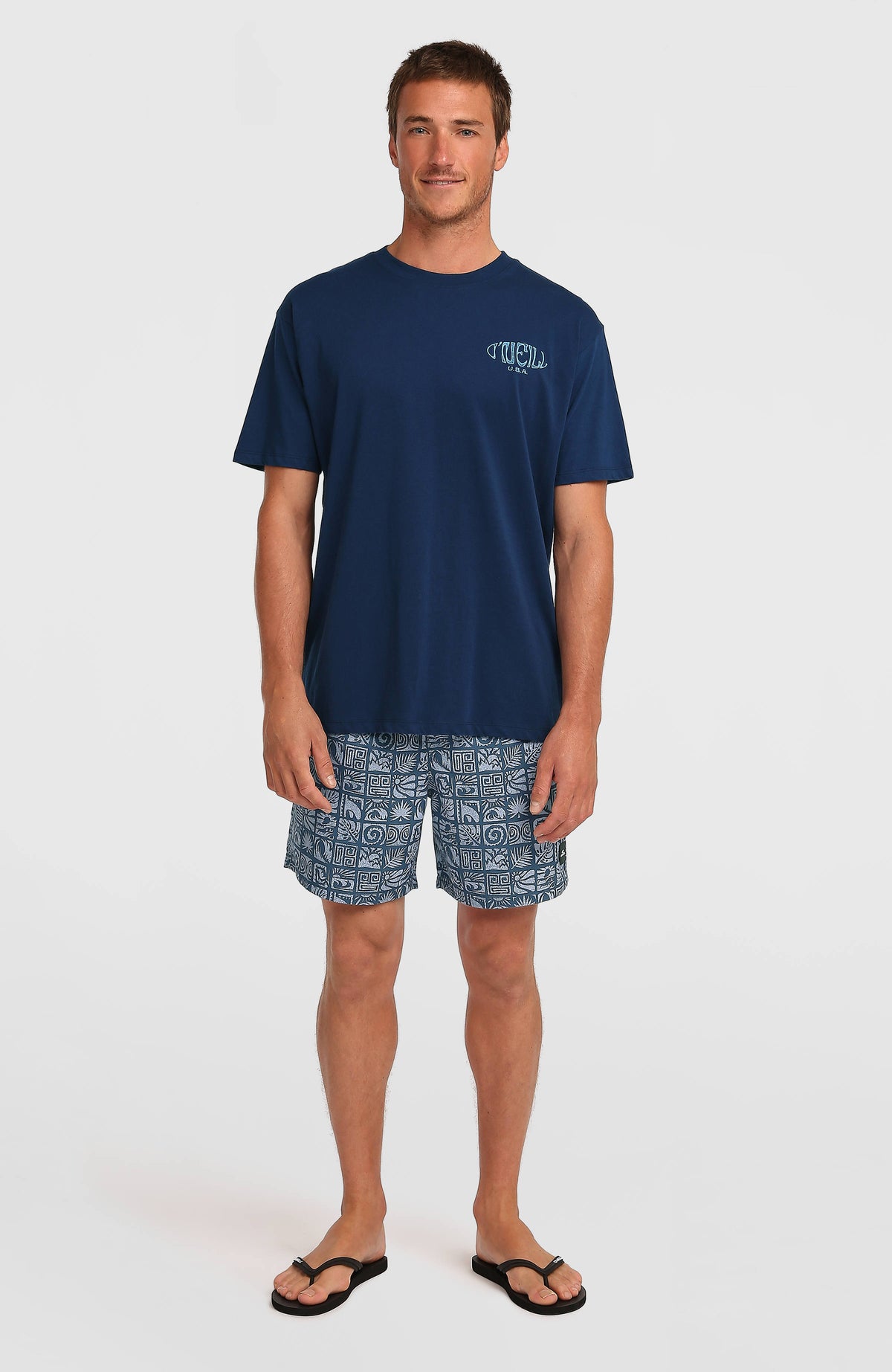 Box Logo T-Shirt für Herren, blau mit Logo-Print in Hellblau und Weiß, Ganzkörperansicht von vorne