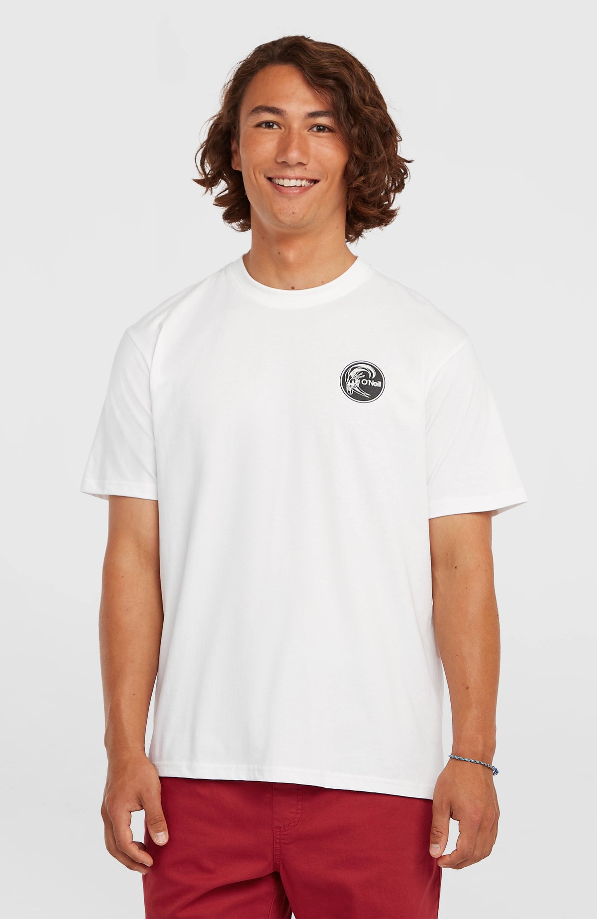 O'Neill O'Riginals Surf Shop T-Shirt für Herren, weiß mit Logo-Print in Schwarz, Vorderansicht am Model