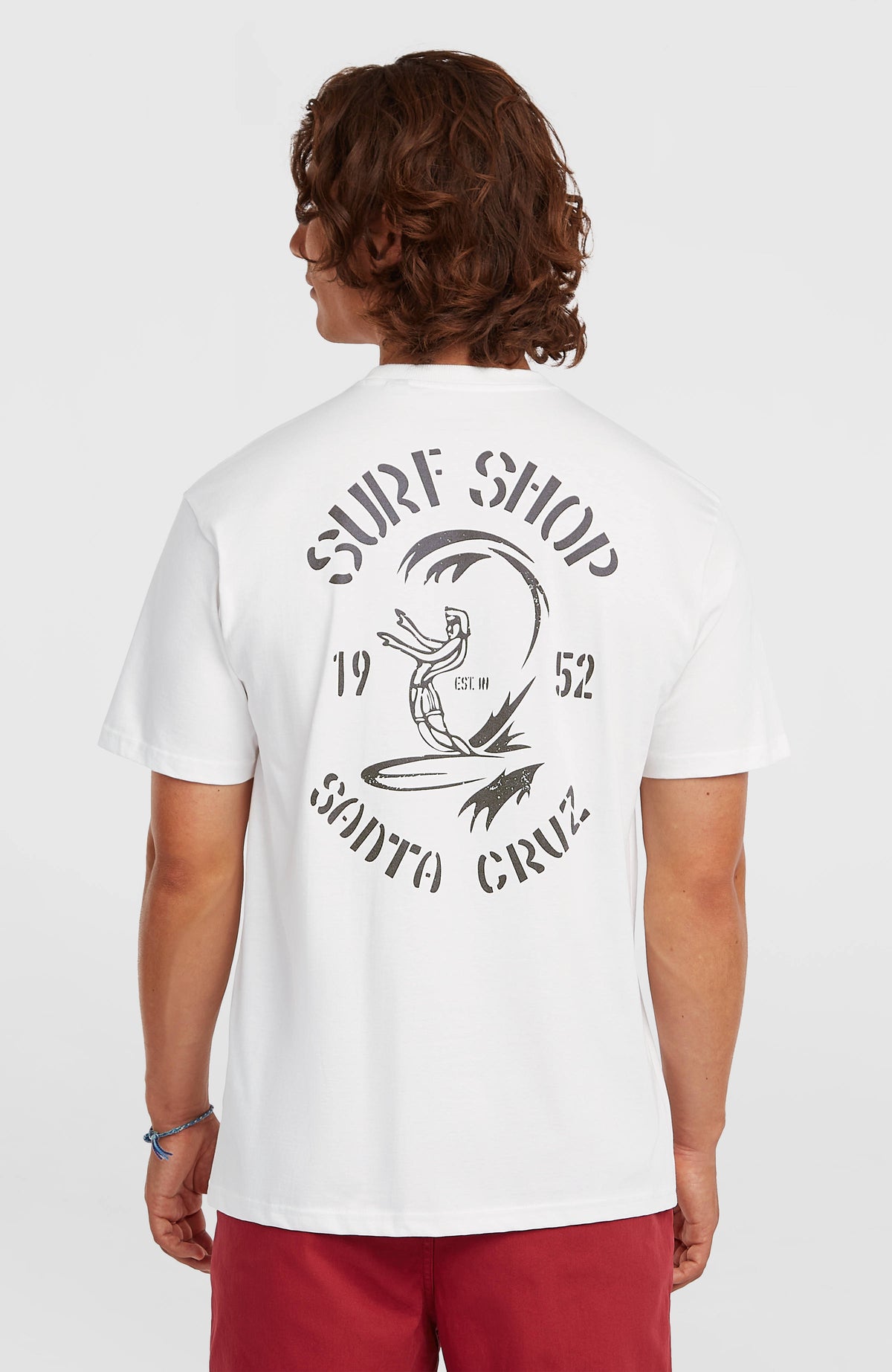 O'Riginals Surf Shop T-Shirt für Herren, weiß mit Logo-Print in Schwarz, Rückansicht am Model