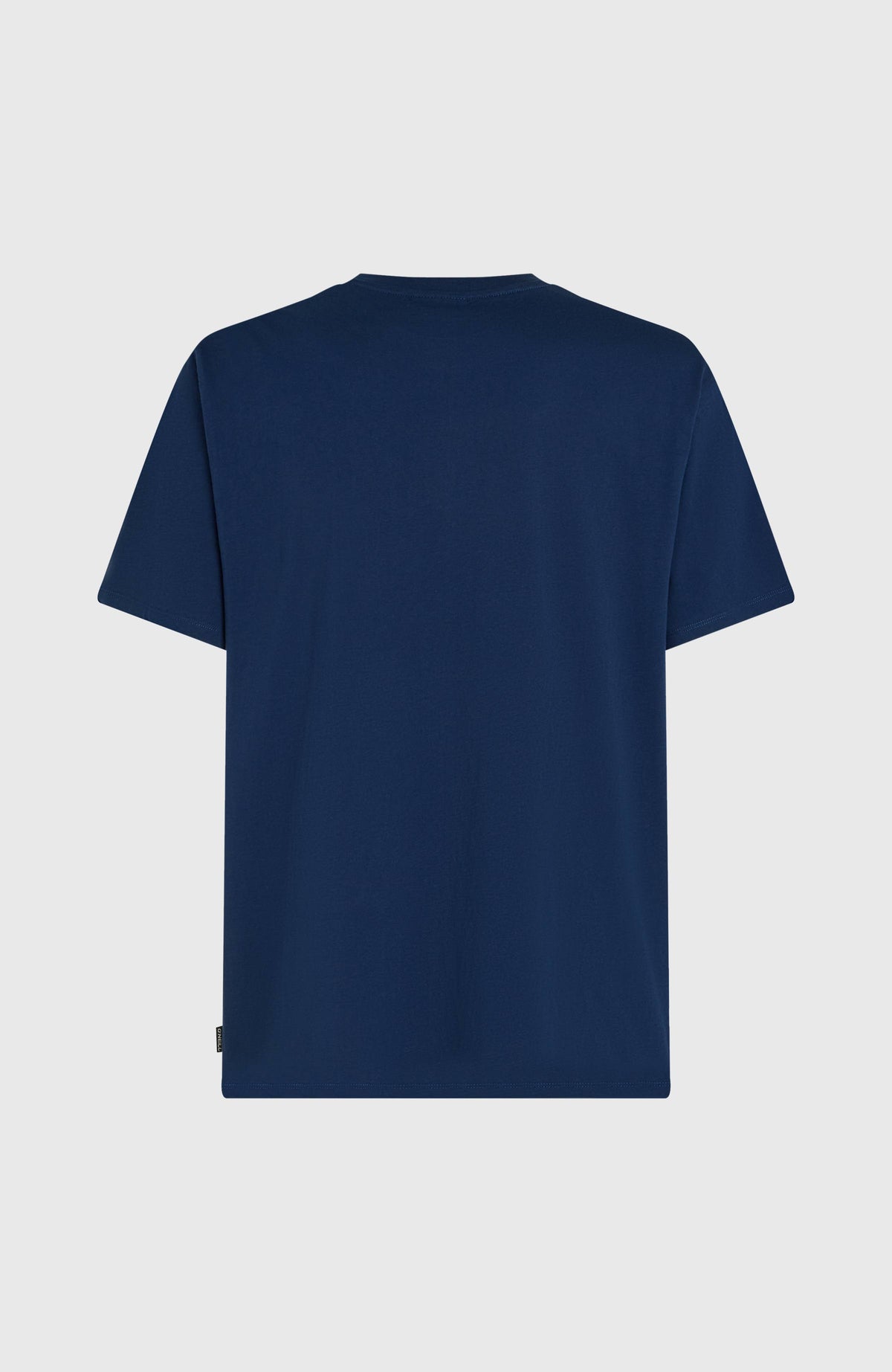Gradient T-Shirt für Herren, blau, freigestellt von hinten mit kleinem Flag-Label am Saum